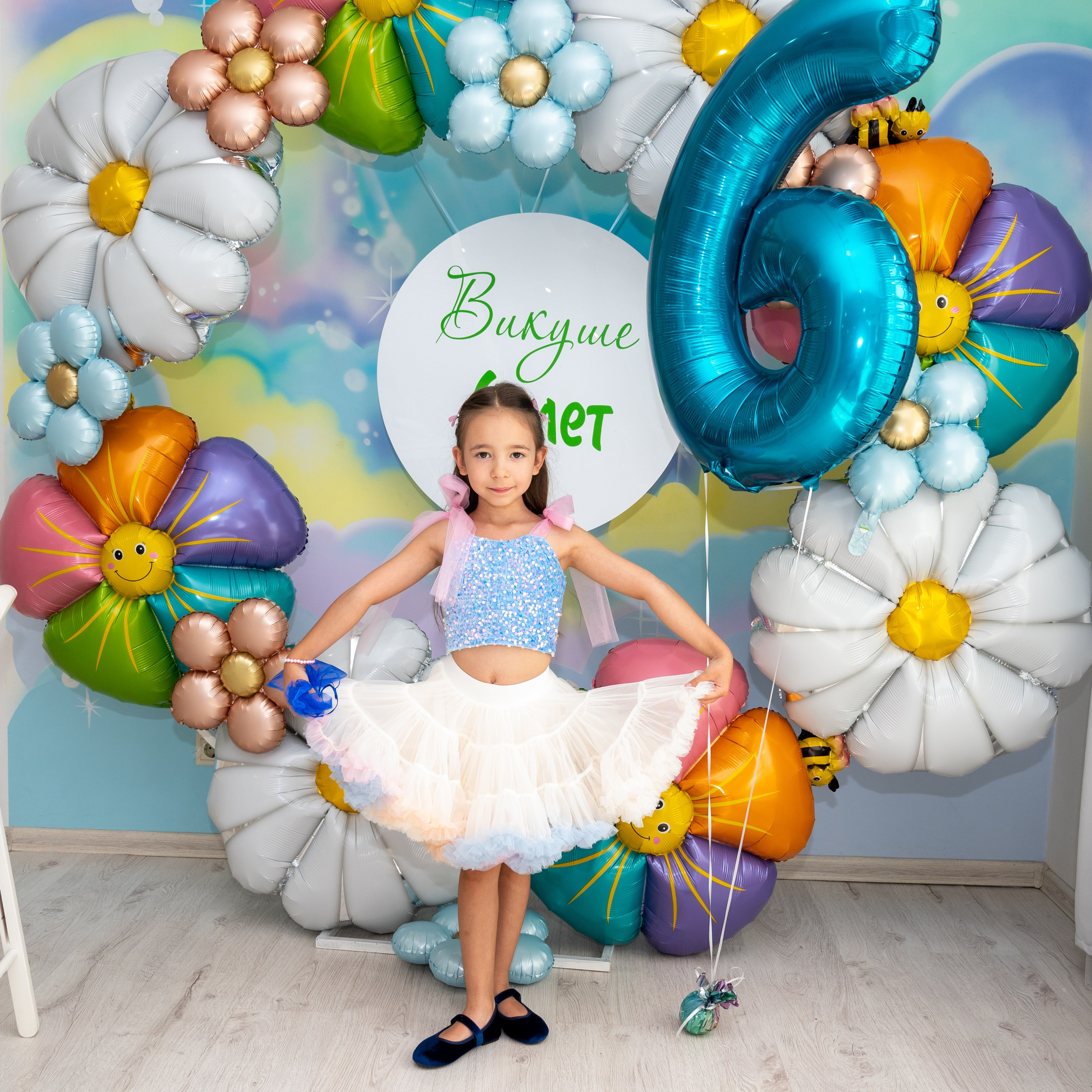 6 лет Виктории)