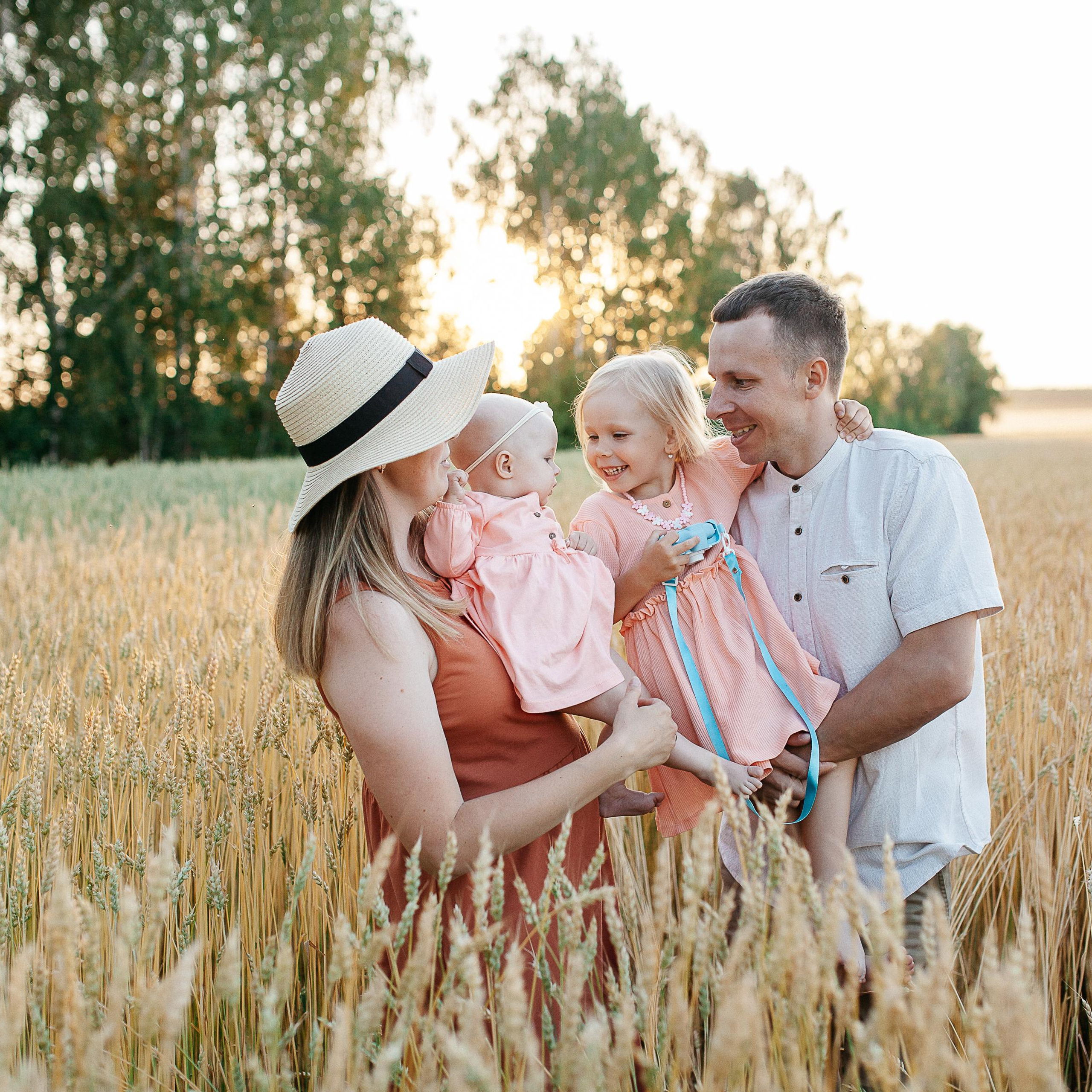 Саша, Оля, Тася и Ксюнечка