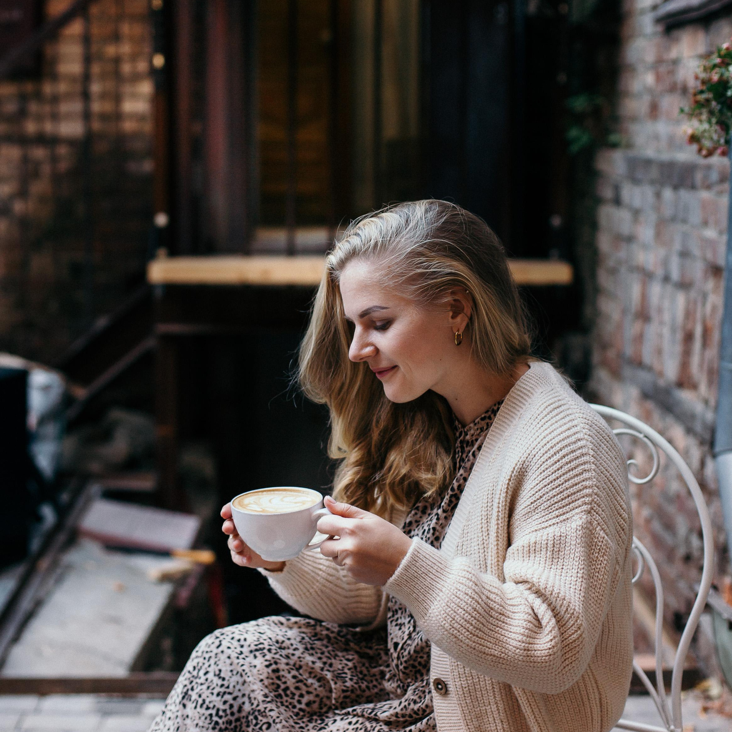 Аня, портреты в кафе