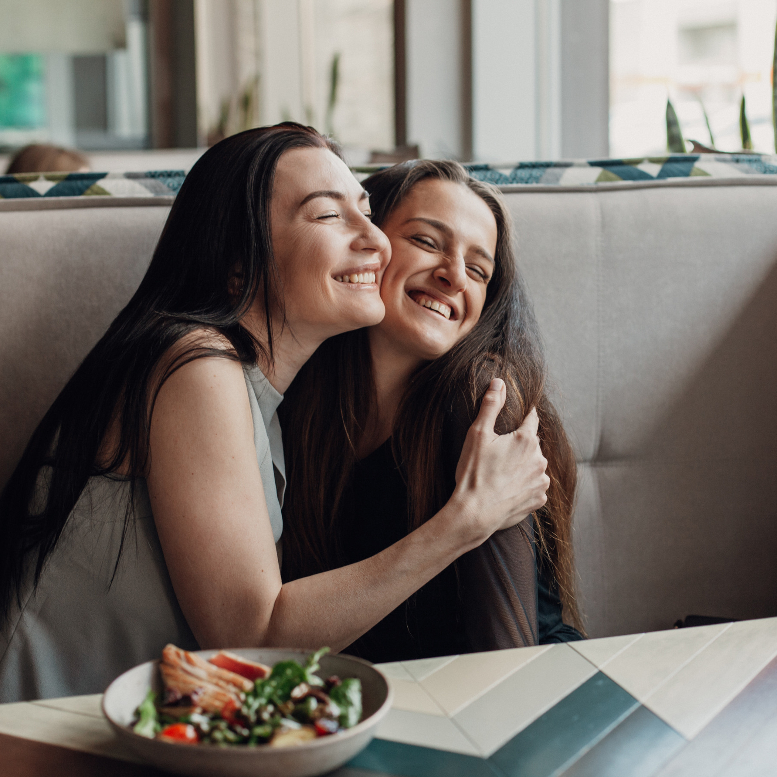 Встреча подруг, 30 апреля