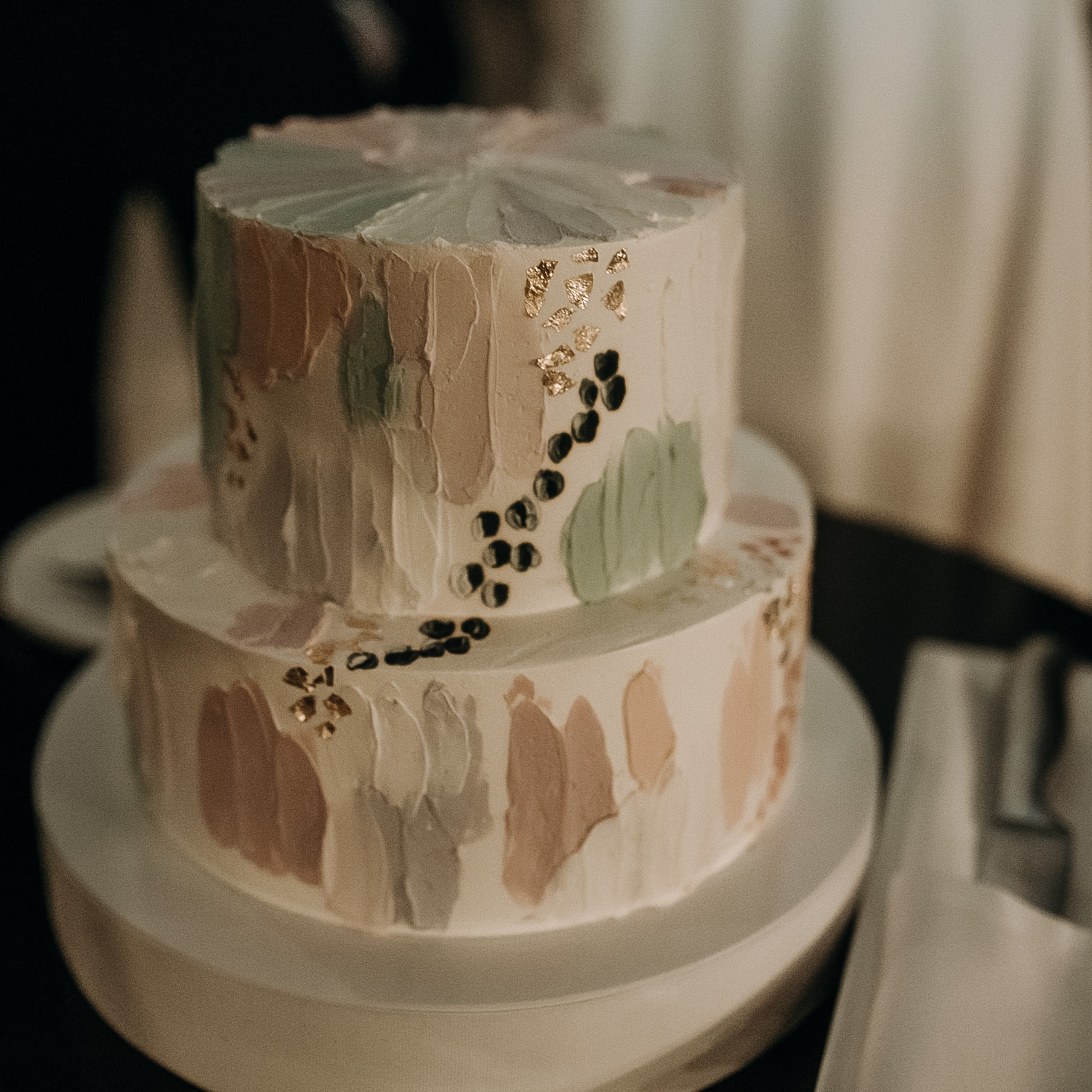 Приглашения на свадьбу и торт