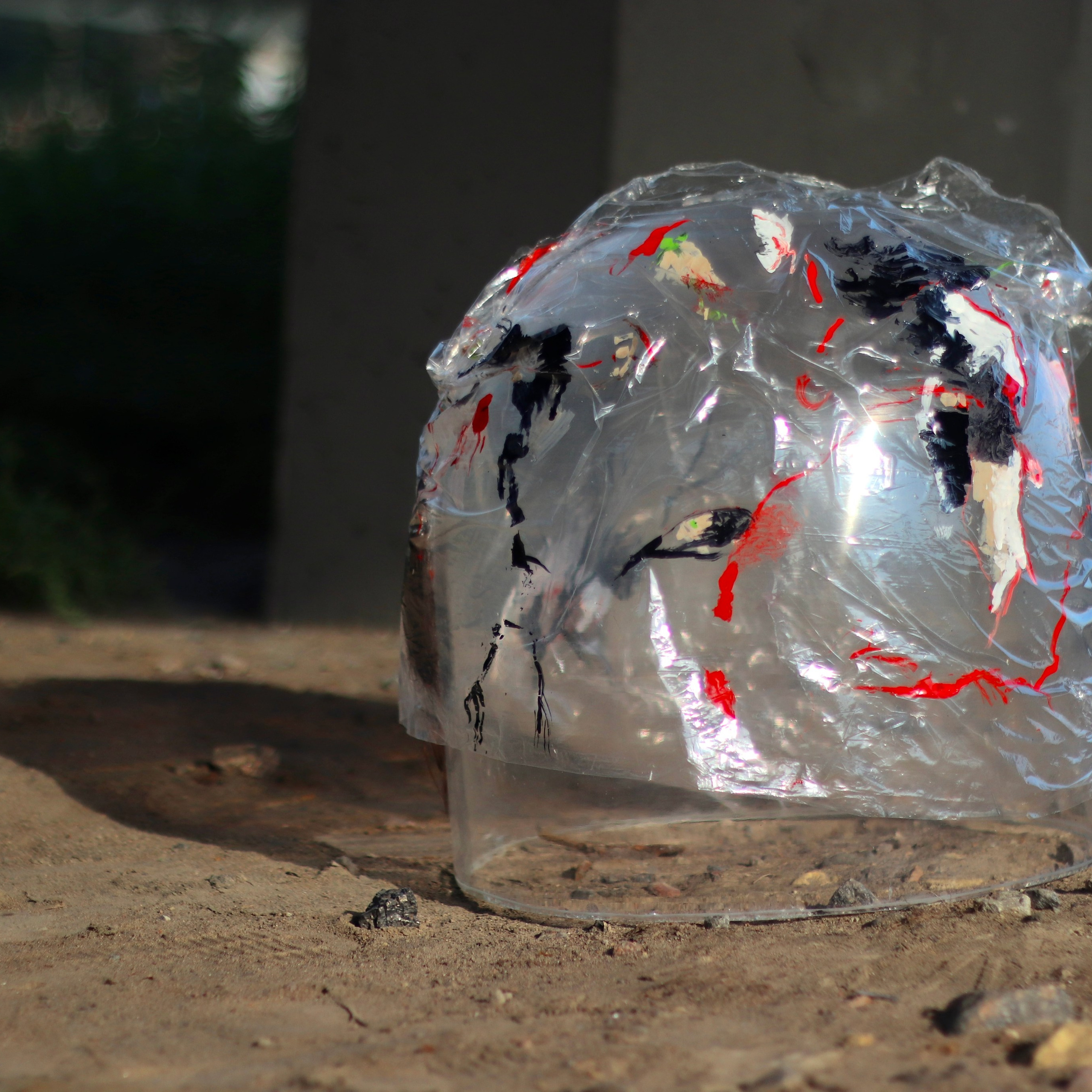 Крюк 3. «Кошачий глаз». Инсталляция  Герионово детство Софья Григорьева Юлия Рибетки Антибиеннале красненькая вдохновлена поэмой Энн Карсон Автобиография красного