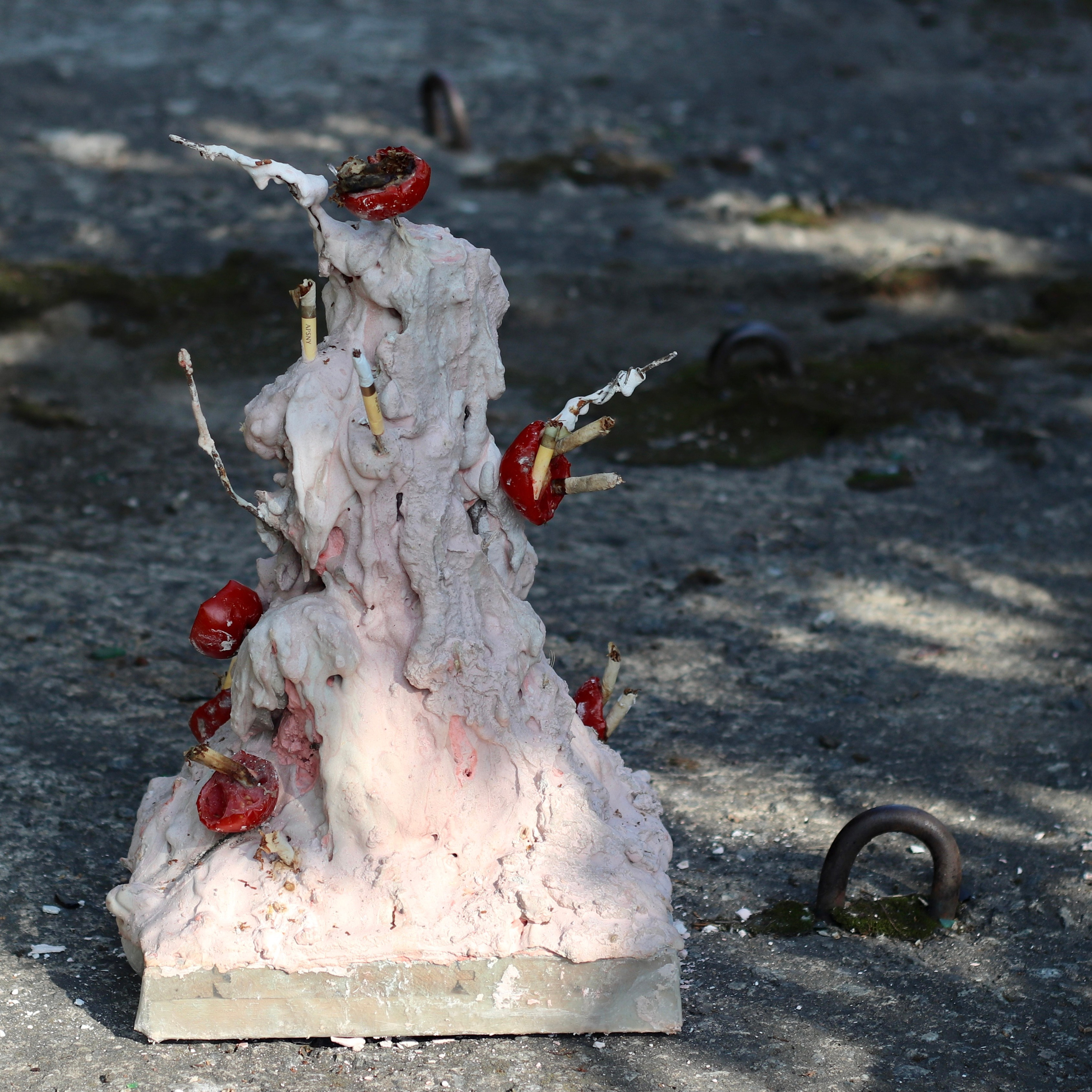 Крюк 9. «Смерть Гериона». Инсталляция  Герионово детство Софья Григорьева Юлия Рибетки Антибиеннале красненькая вдохновлена поэмой Энн Карсон Автобиография красного