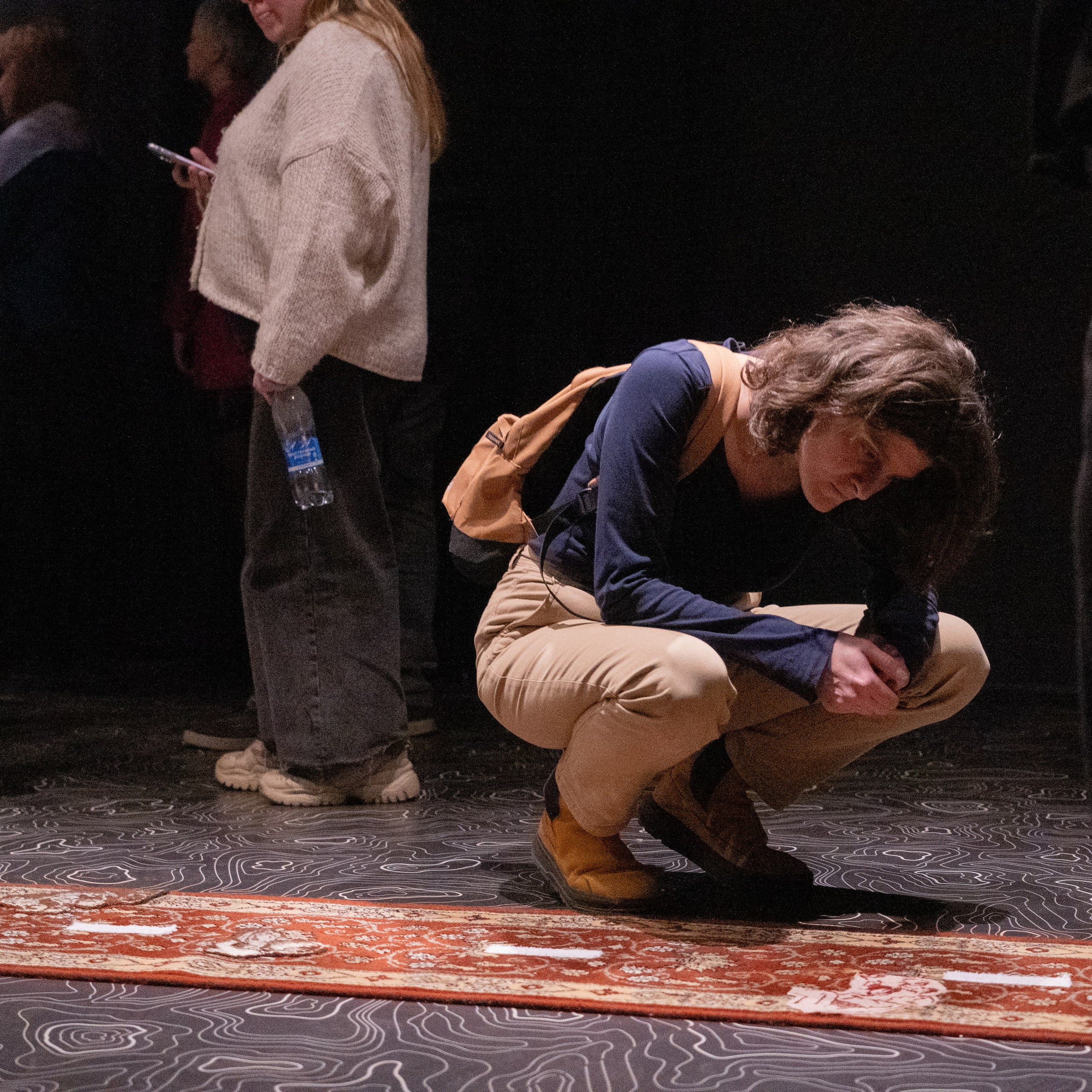 Открытие выставки «По домам» в библиотеке ШКАФ , инсталляция «Под крылом» художницы Софьи Григорьевой