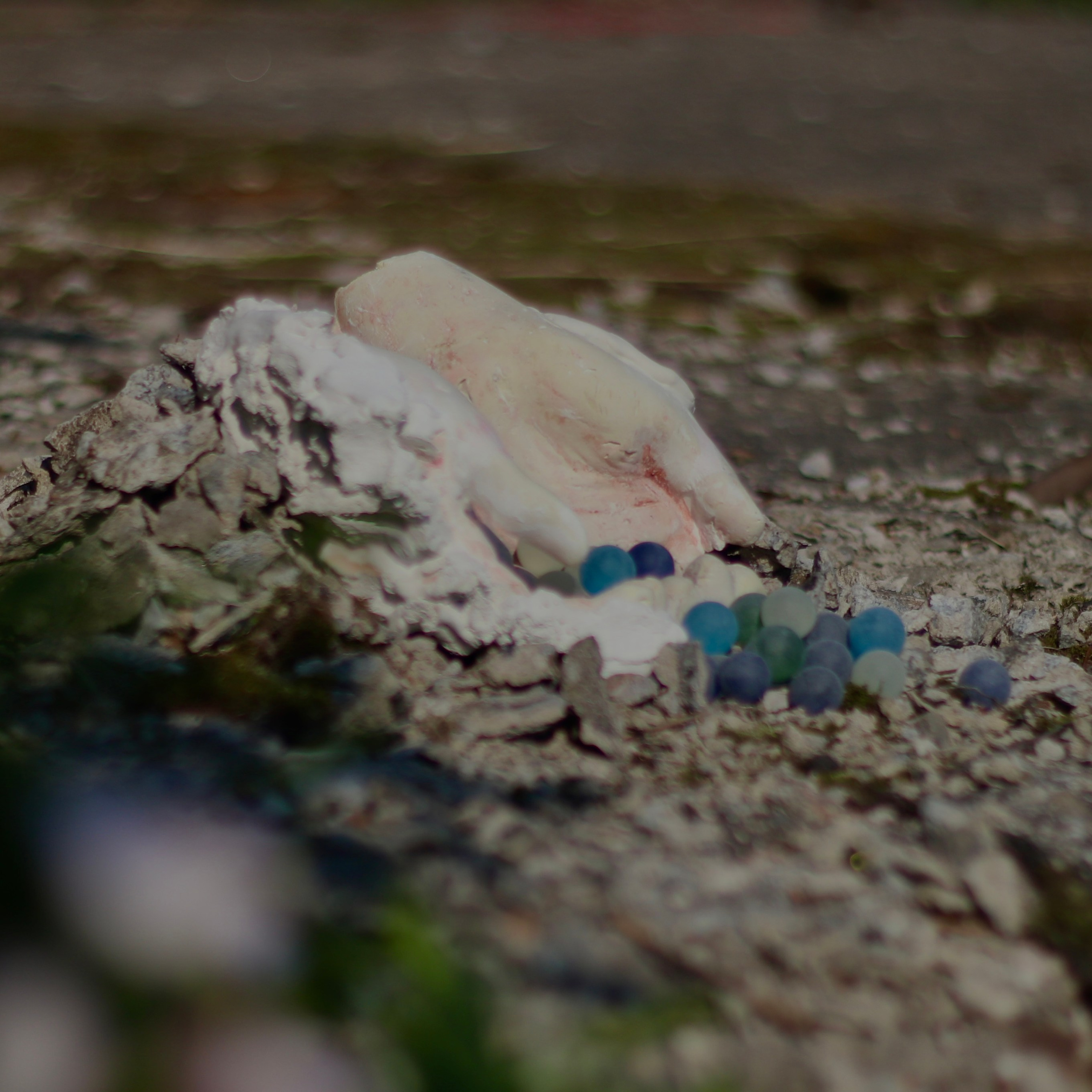 Крюк 4. « Марблз». Инсталляция  Герионово детство Софья Григорьева Юлия Рибетки Антибиеннале красненькая вдохновлена поэмой Энн Карсон Автобиография красного