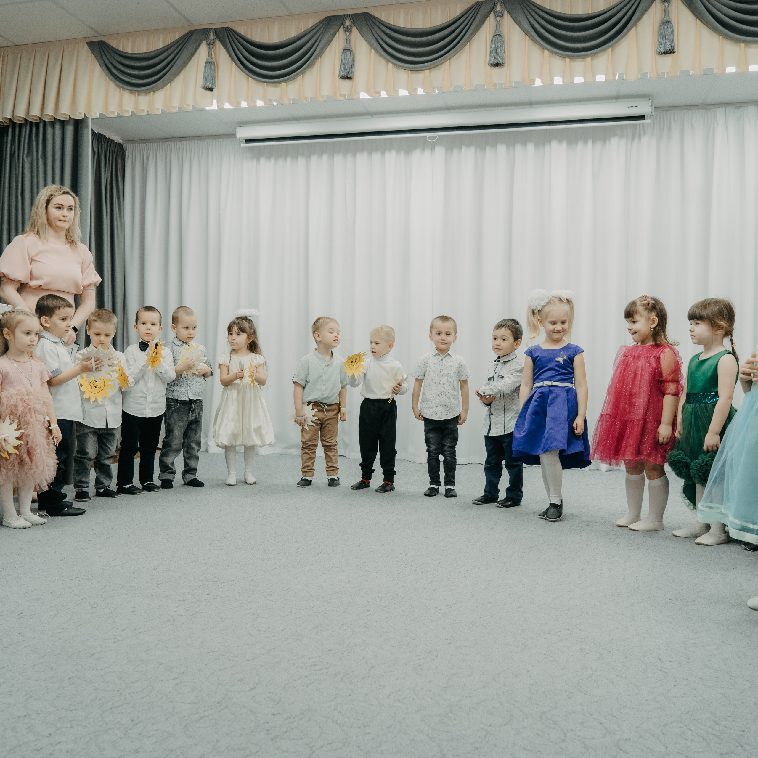 Утренник 8 марта