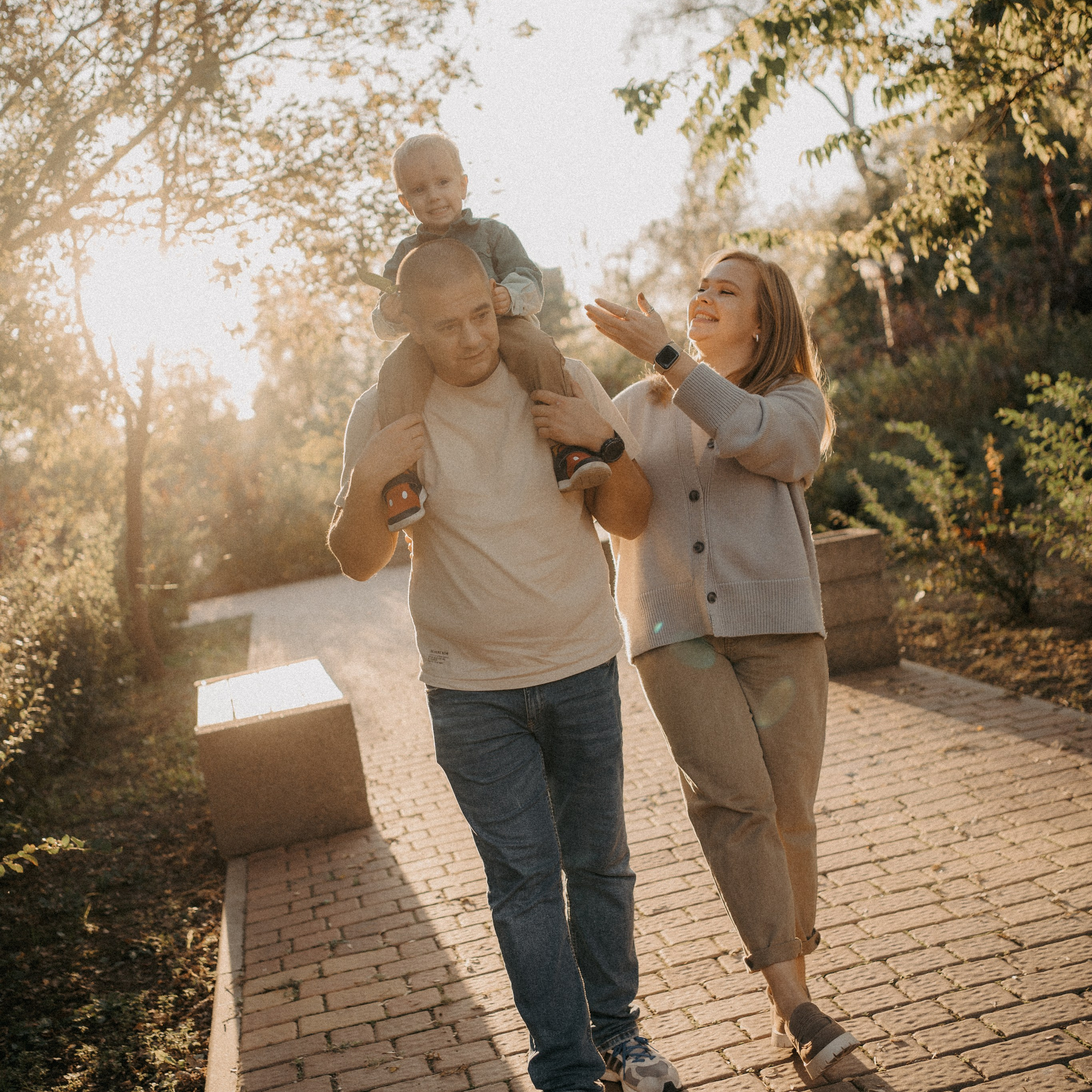 Семья Ксюши на прогулке