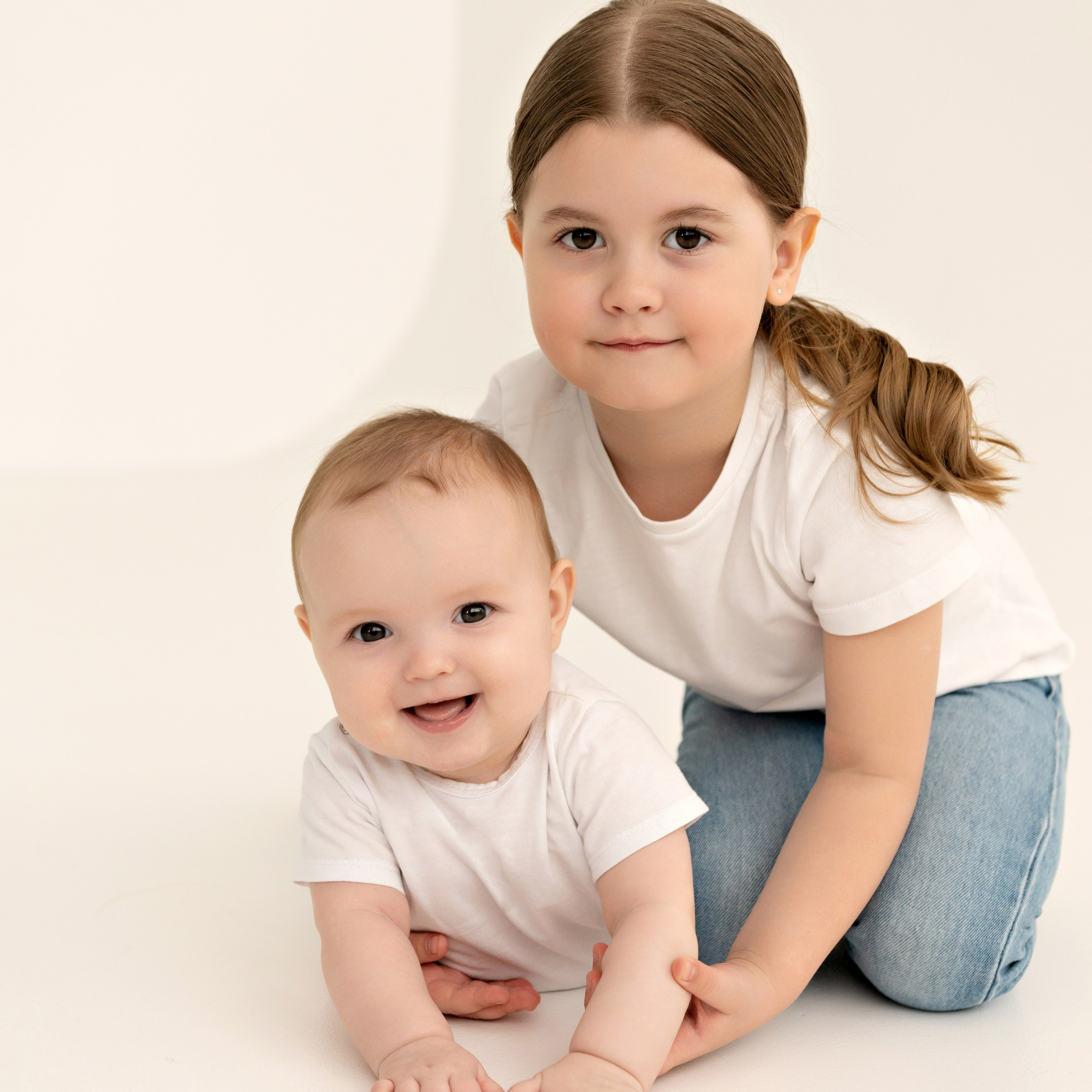 Маша и Даша с бабушкой