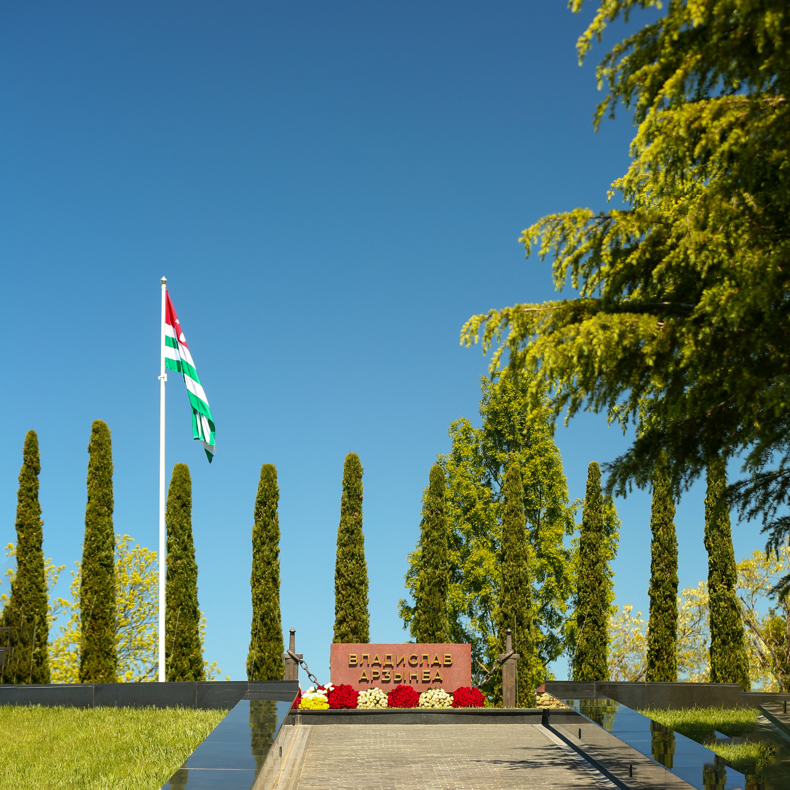 Первому президенту Абхазии исполнилось бы 77 лет