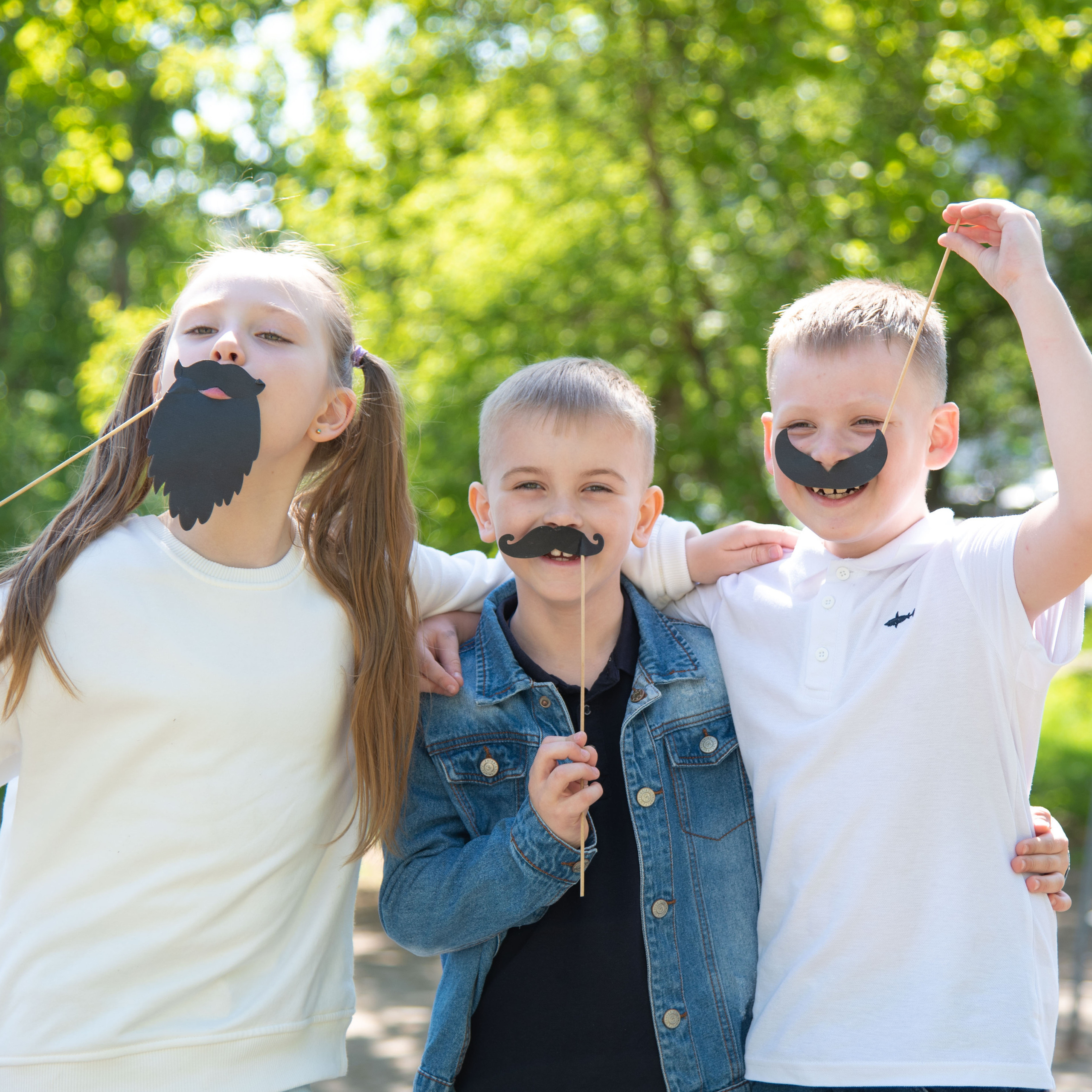 Отзывы о моей работе и готовых выпускных альбомах от Лапшиной Юлии. Лапшина Юлия — школьный фотограф в Нижнем Новгороде. Выпускные альбомы