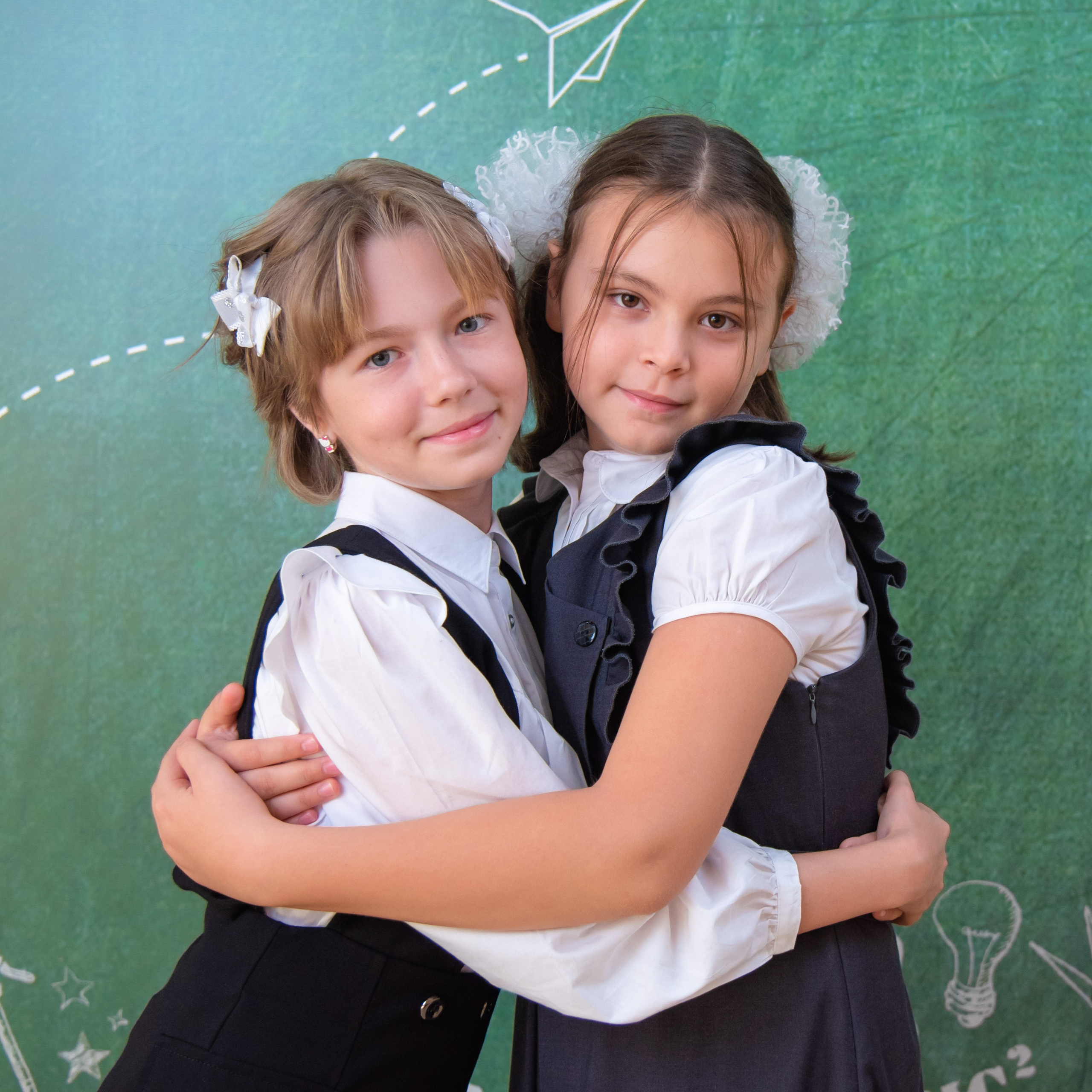 Отзывы о моей работе и готовых выпускных альбомах от Лапшиной Юлии. Лапшина Юлия — школьный фотограф в Нижнем Новгороде. Выпускные альбомы