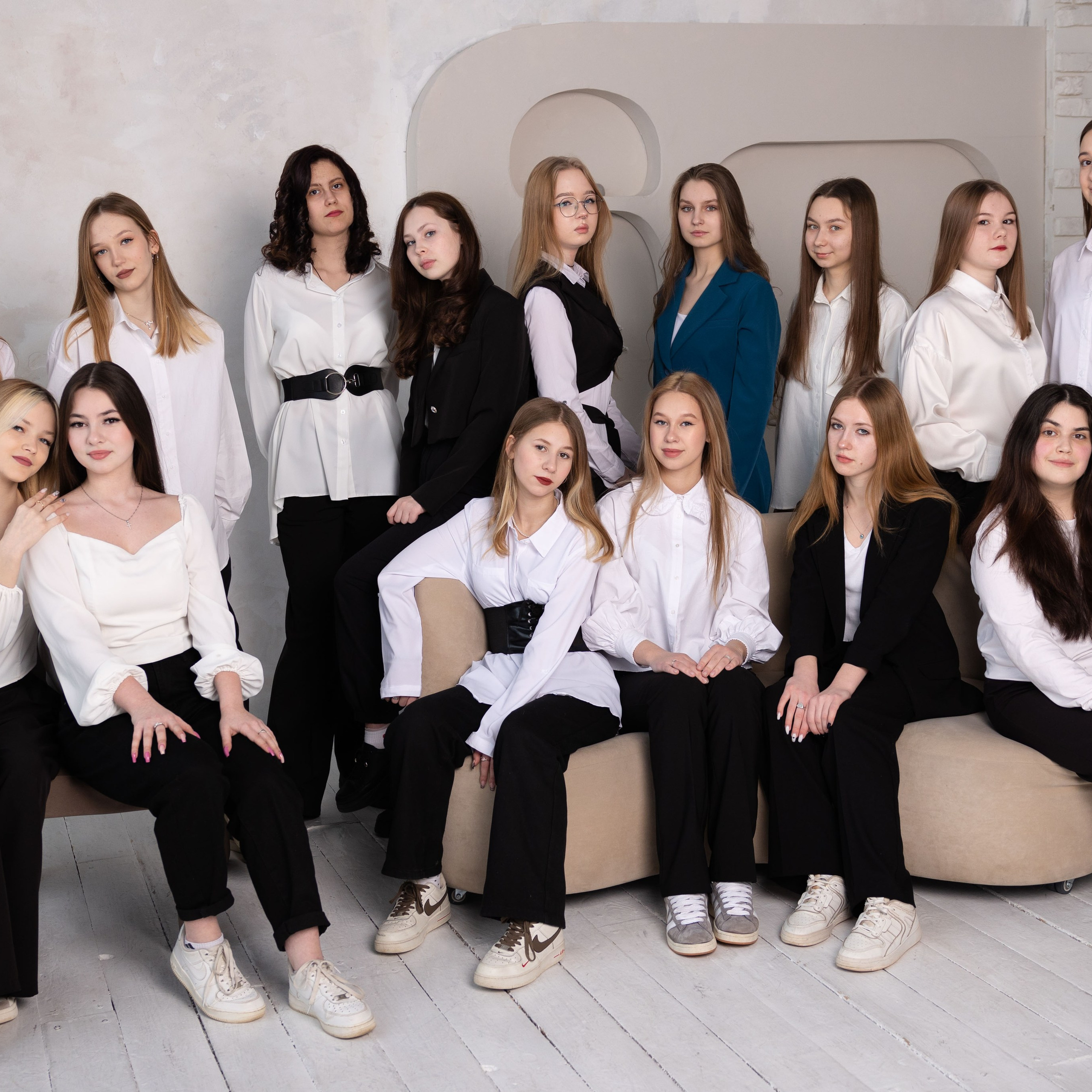 Отзывы о моей работе и готовых выпускных альбомах от Лапшиной Юлии. Лапшина Юлия — школьный фотограф в Нижнем Новгороде. Выпускные альбомы