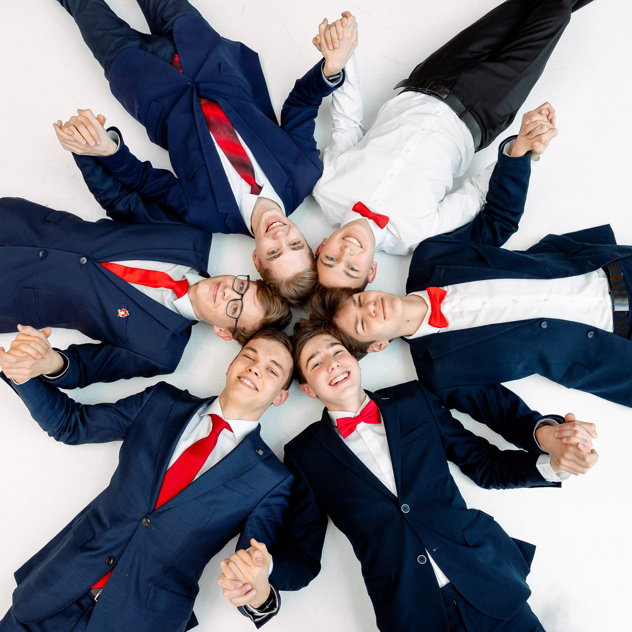 Отзывы о моей работе и готовых выпускных альбомах от Лапшиной Юлии. Лапшина Юлия — школьный фотограф в Нижнем Новгороде. Выпускные альбомы