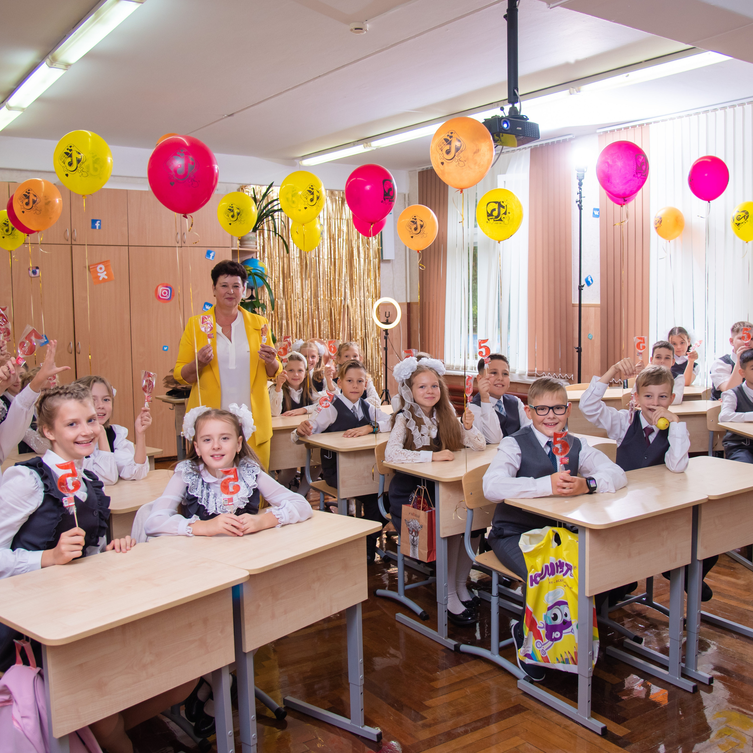 Отзывы о моей работе и готовых выпускных альбомах от Лапшиной Юлии. Лапшина Юлия — школьный фотограф в Нижнем Новгороде. Выпускные альбомы