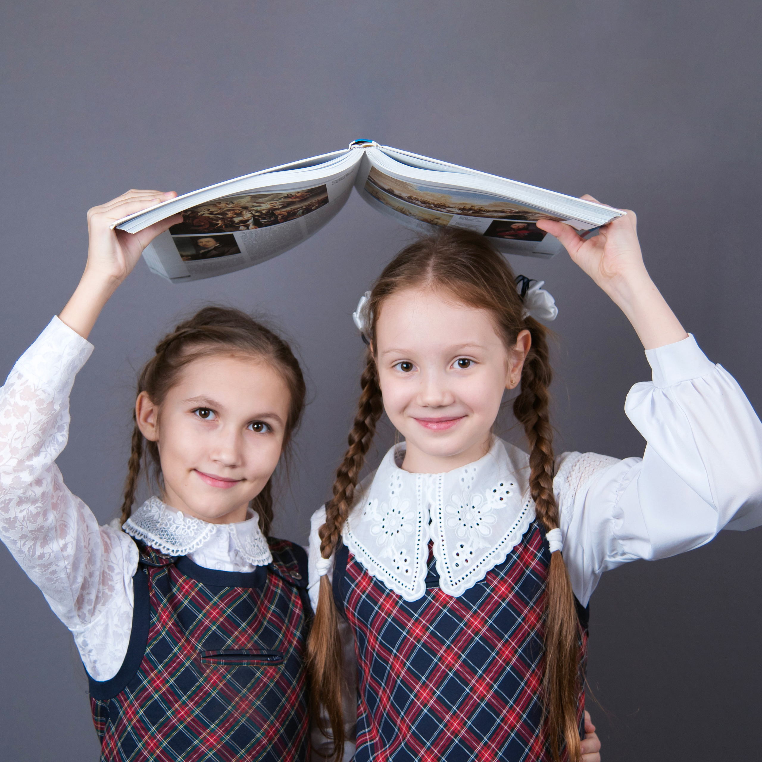 Отзывы о моей работе и готовых выпускных альбомах от Лапшиной Юлии. Лапшина Юлия — школьный фотограф в Нижнем Новгороде. Выпускные альбомы