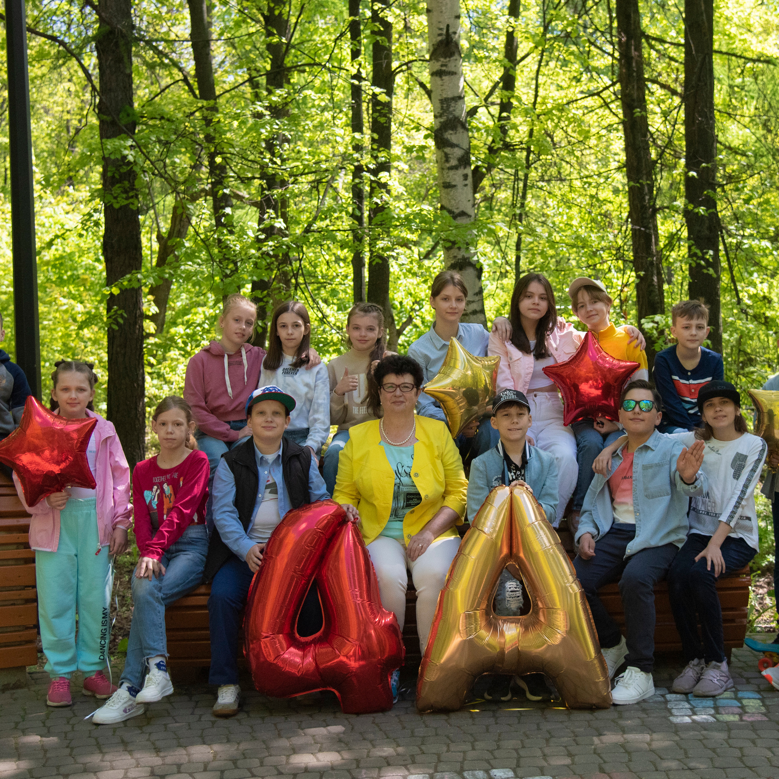 Отзывы о моей работе и готовых выпускных альбомах от Лапшиной Юлии. Лапшина Юлия — школьный фотограф в Нижнем Новгороде. Выпускные альбомы