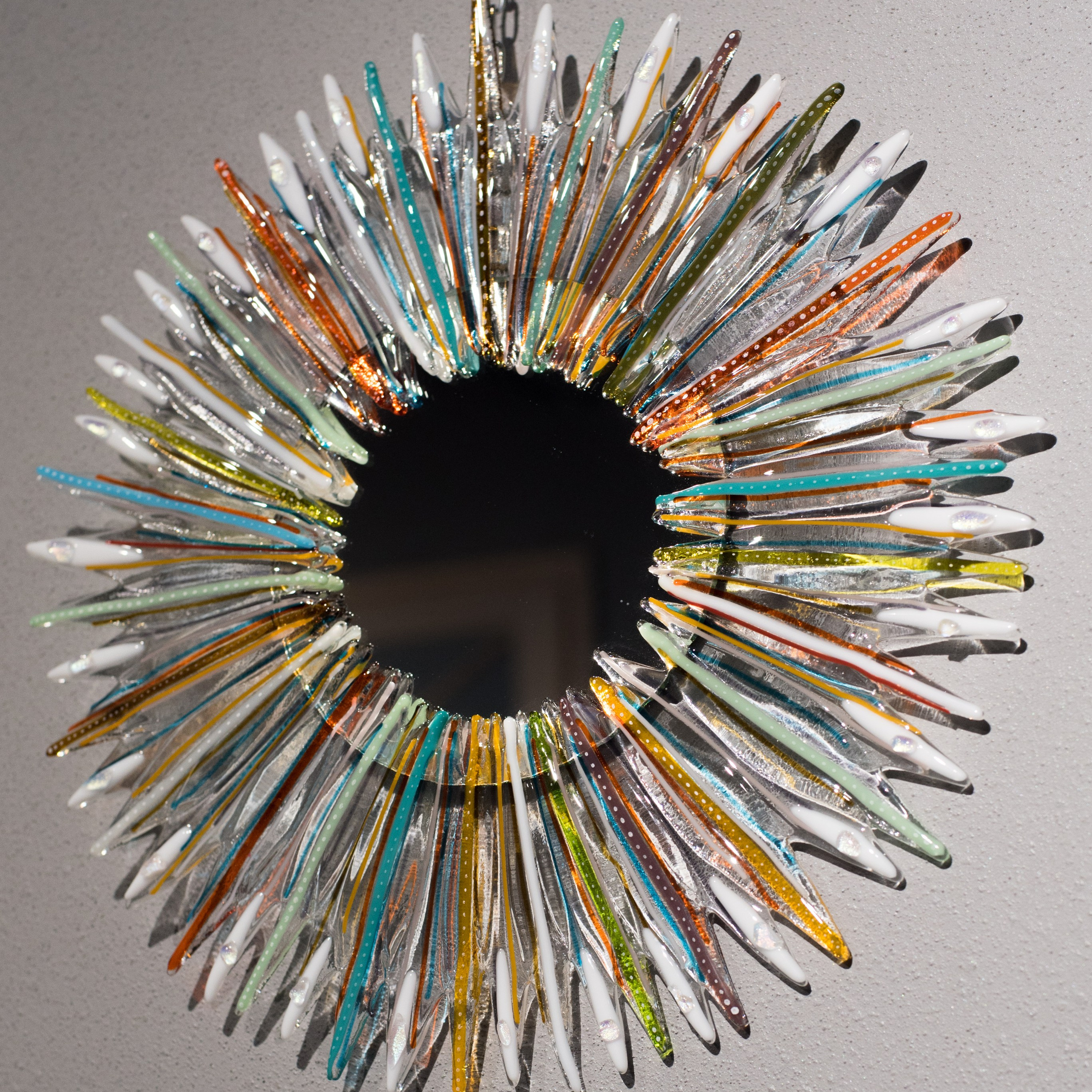 Зеркало Цветные лучи. Художественное стекло Ольги Козачун — Крым