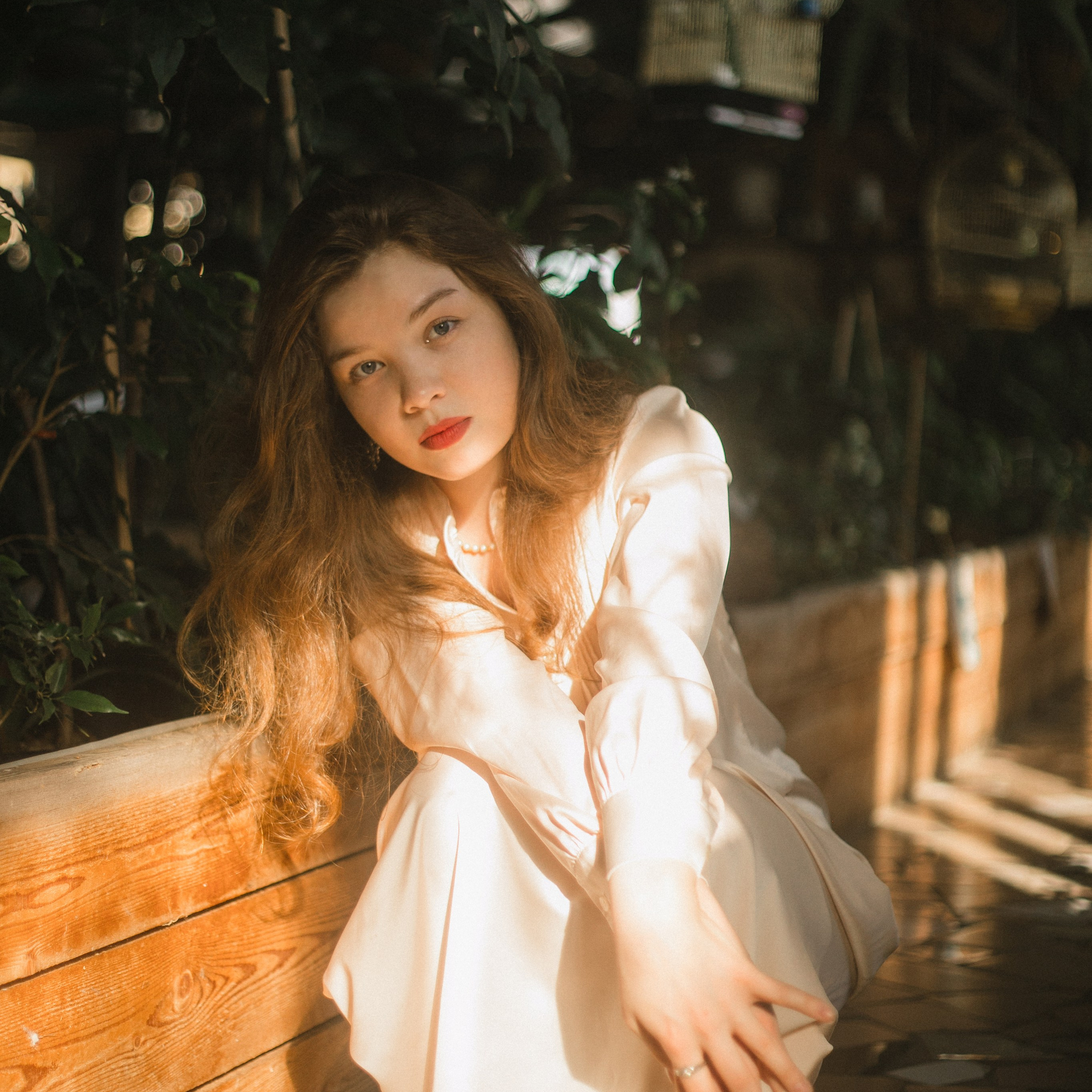 Ася в оранжерее