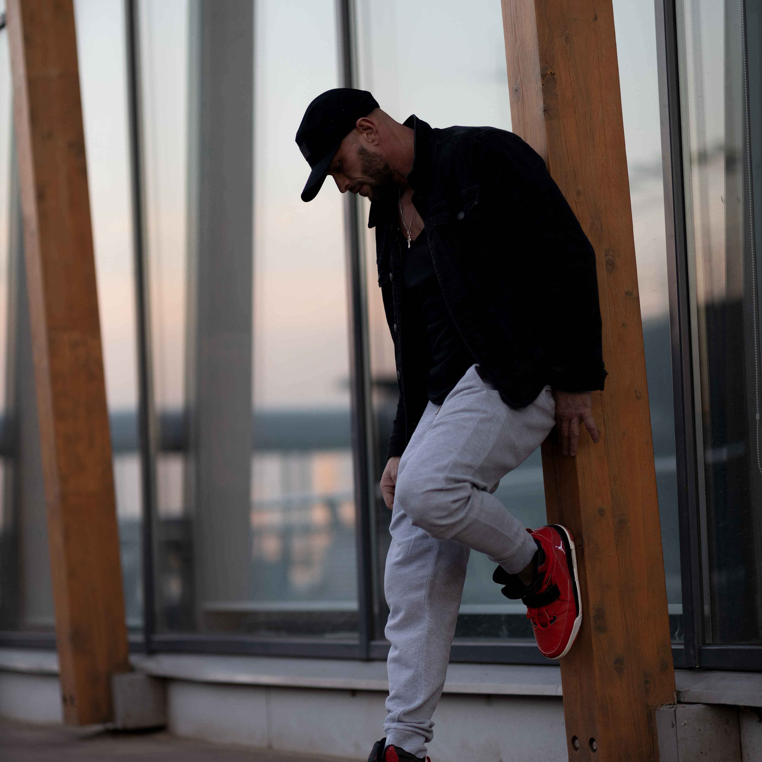 Саша. Фотопрогулка в парке. Весна.