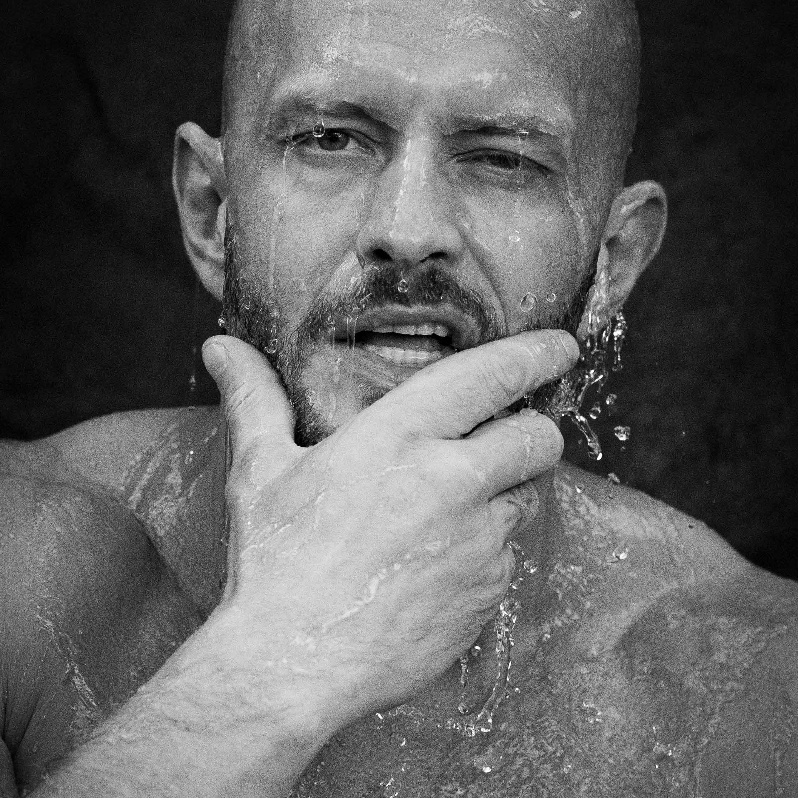 Саша. Песок. Вода.