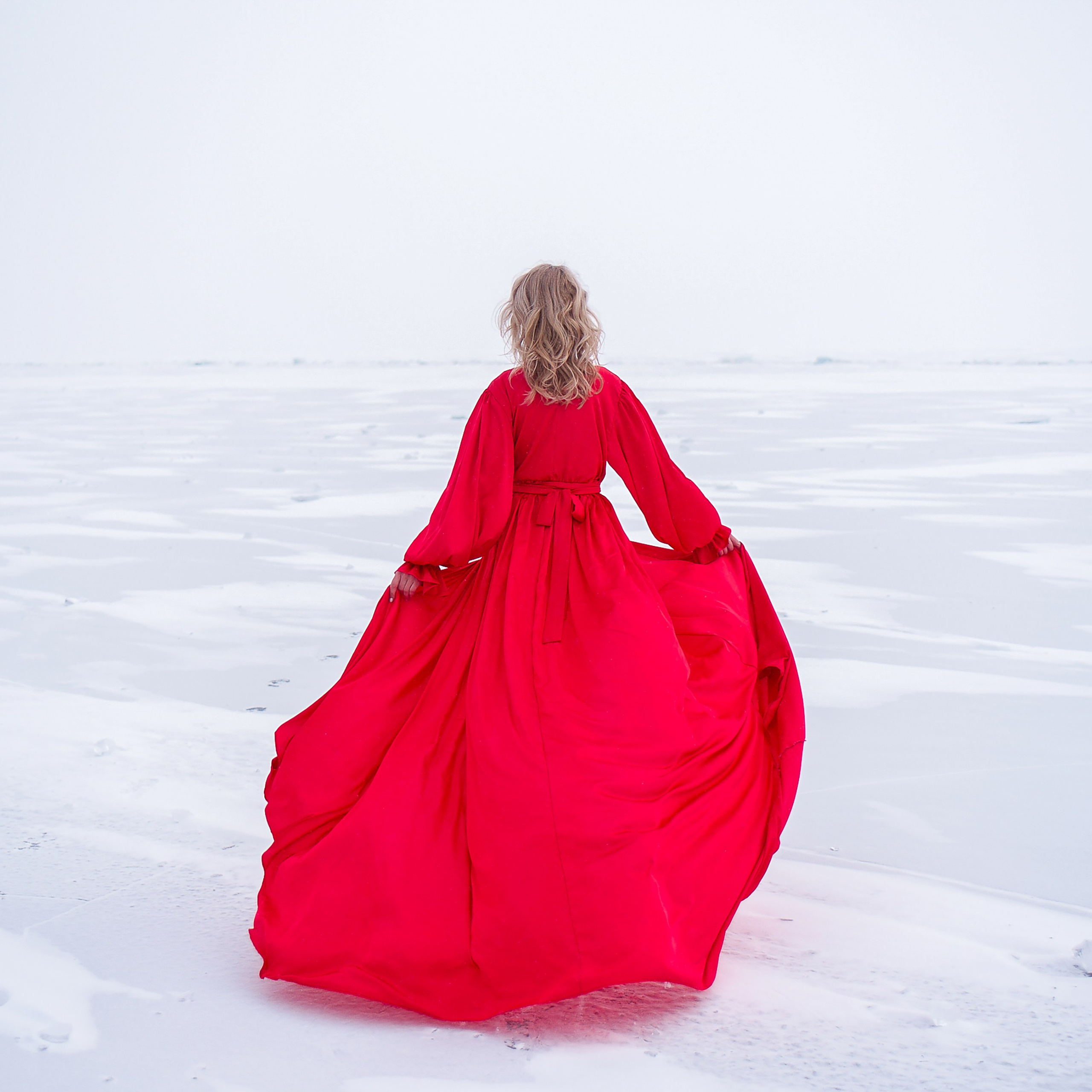 (Арт. 007-К) Летти лайт красное с&nbsp;рукавом и&nbsp;укороченным шлейфом