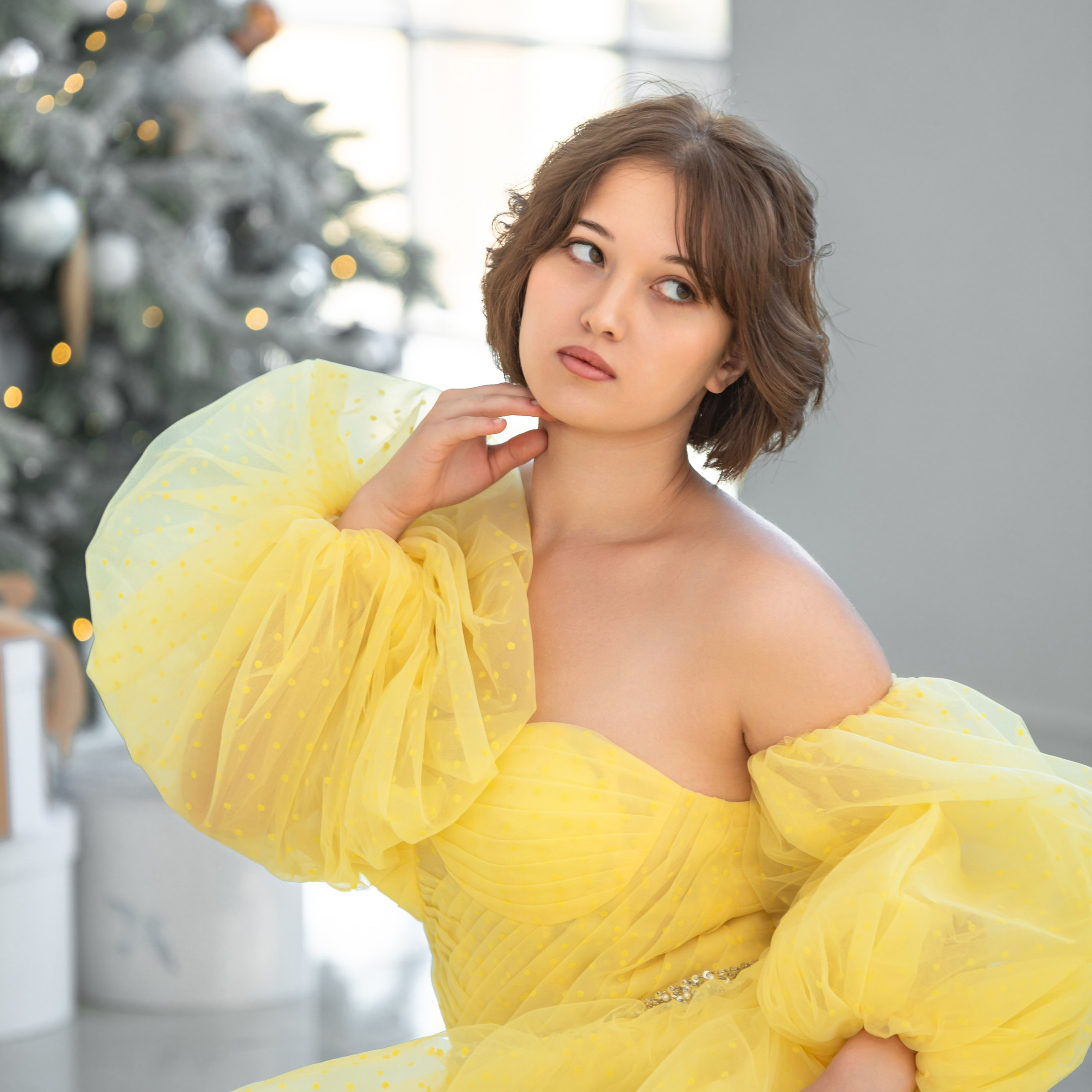 Платье желтое фатиновое со шлейфом 44-46 рр