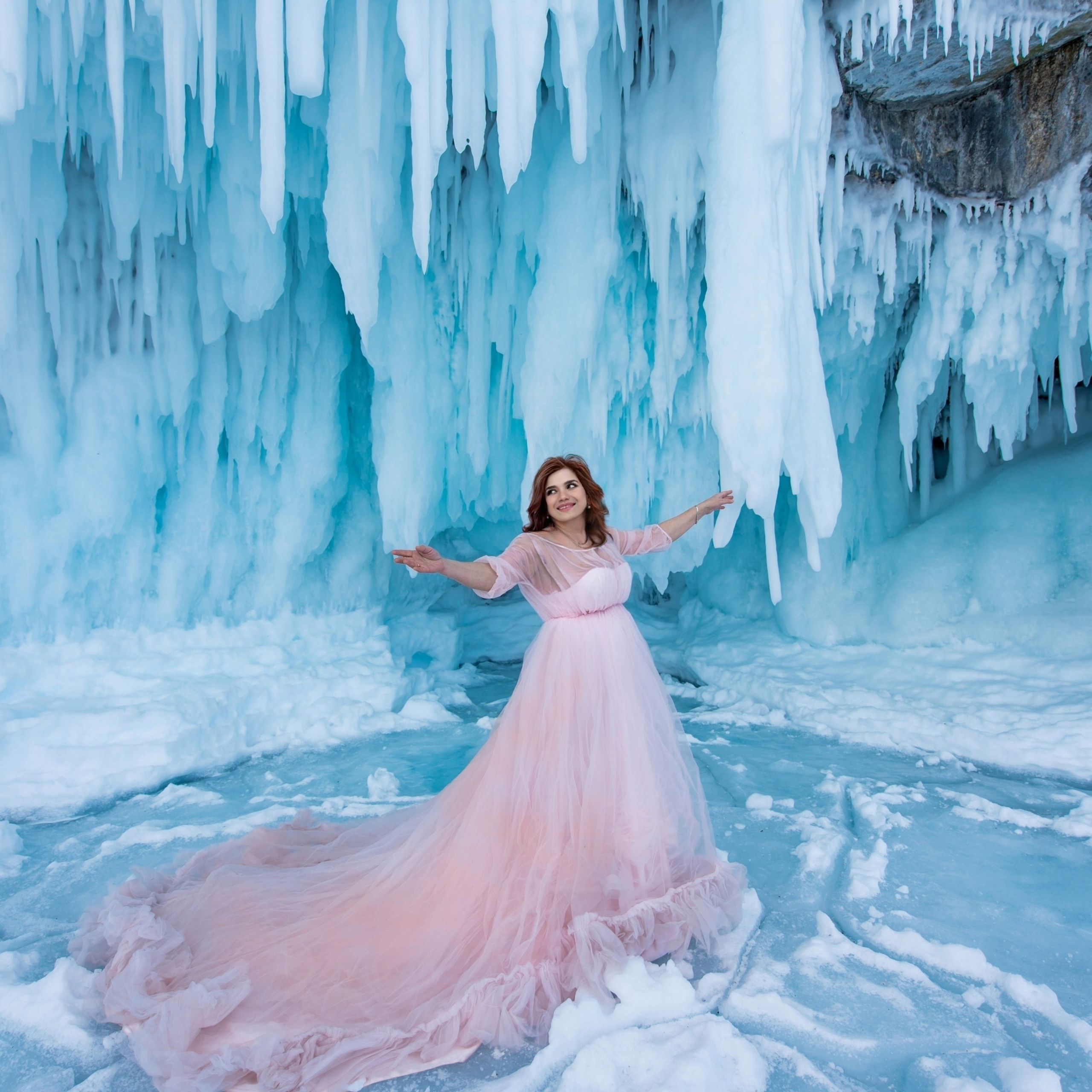 Платье розовое со шлейфом до 52 (54) рра