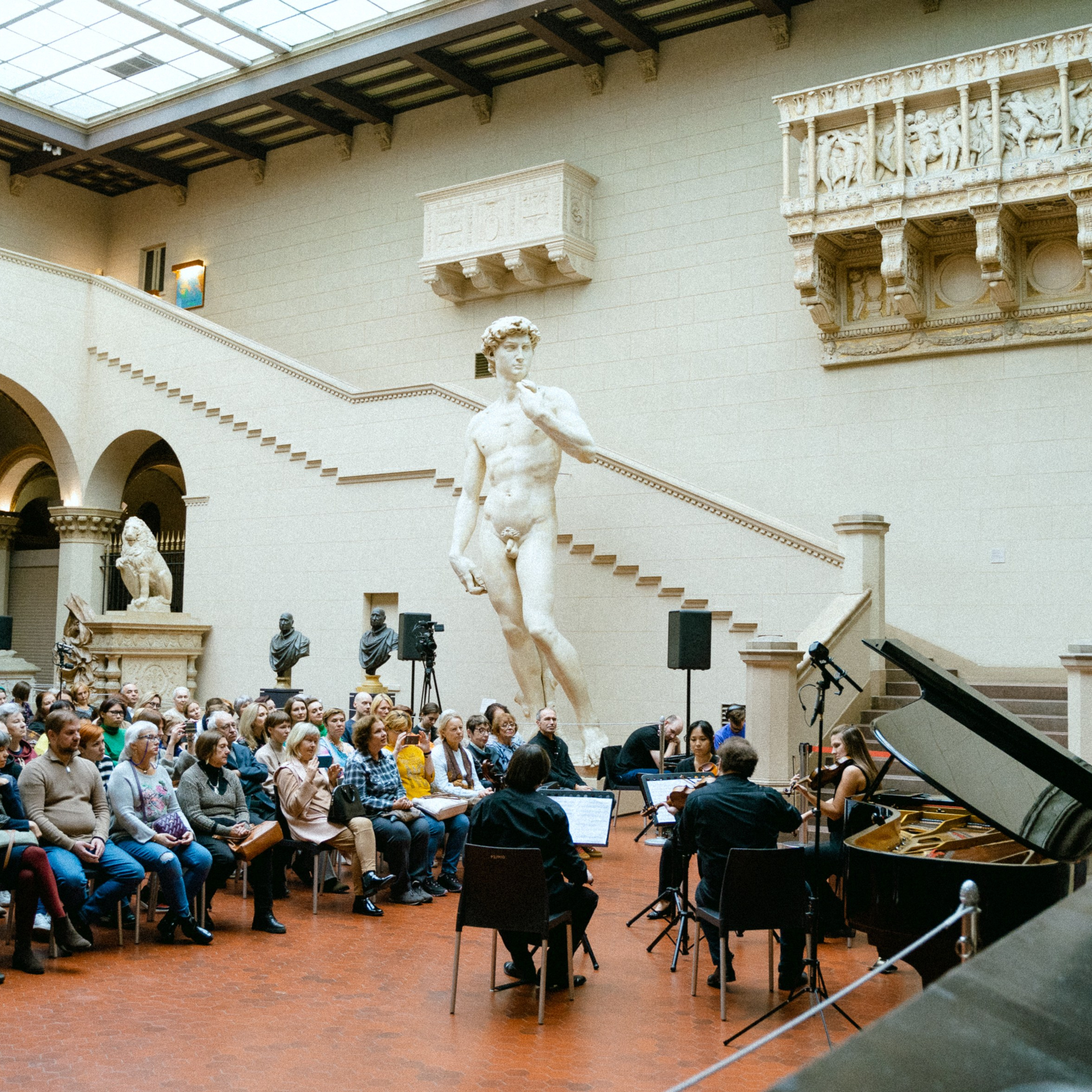 Репортажный фотограф. Фотограф в Москве Женя Потах