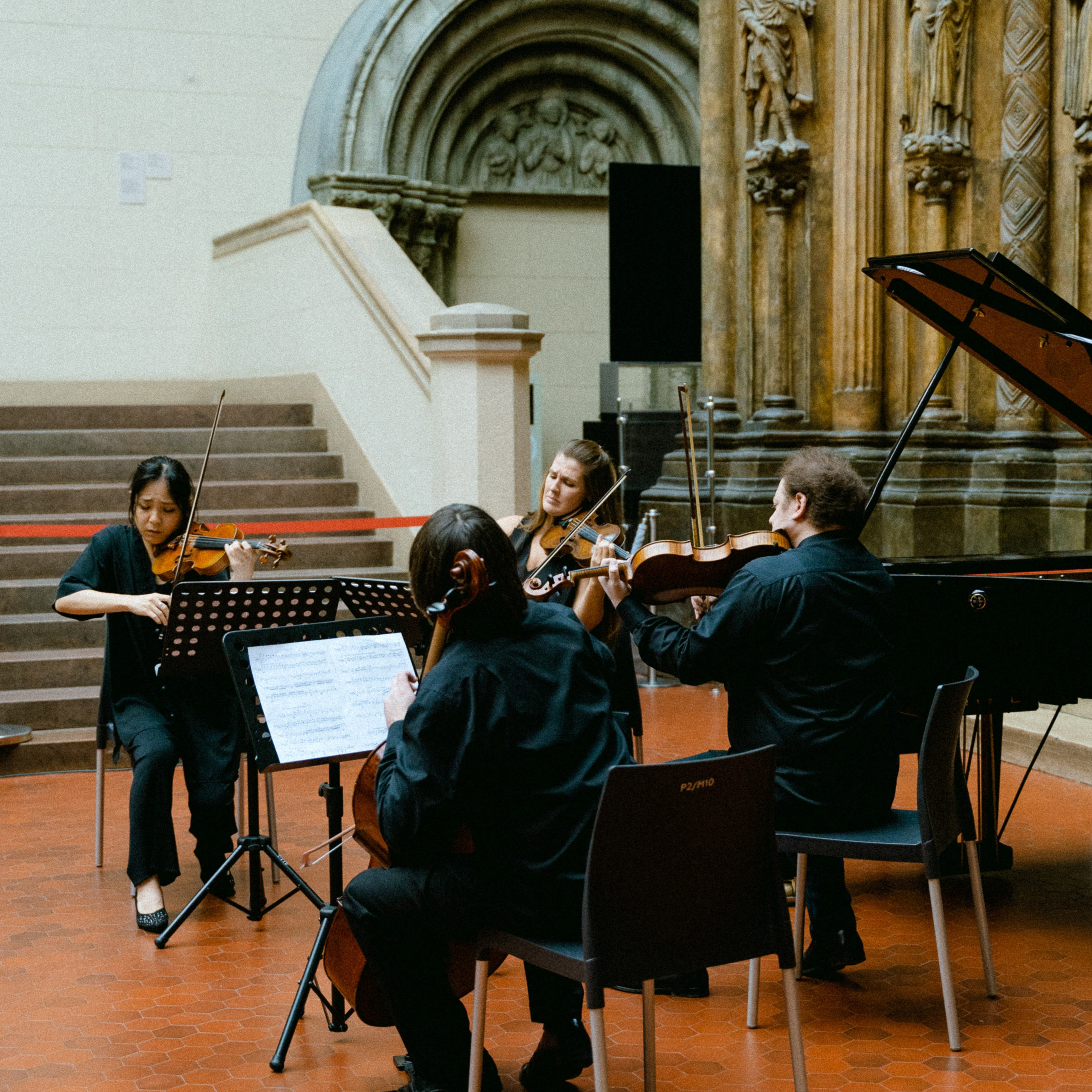 Репортажный фотограф. Фотограф в Москве Женя Потах