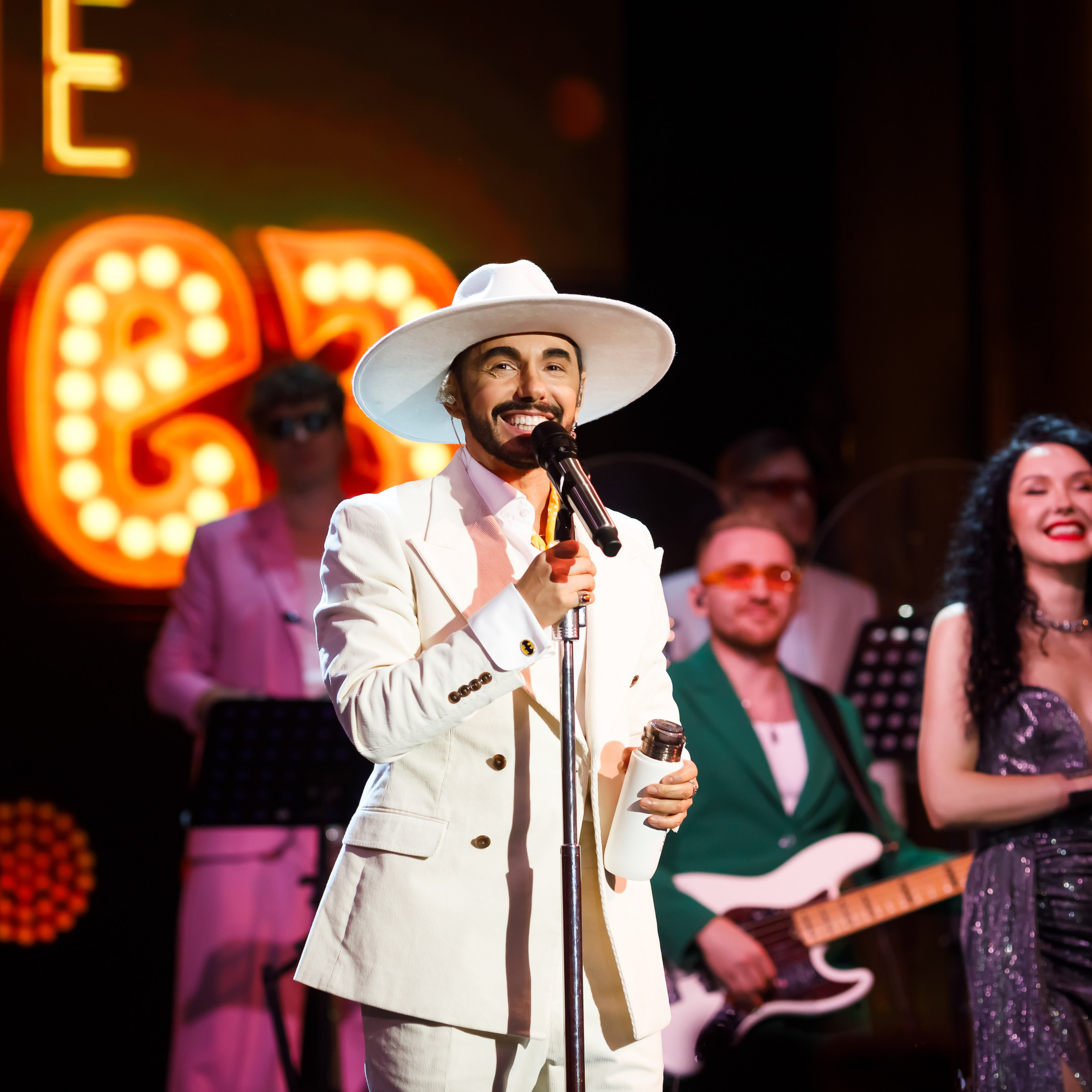 НАСТРОЕНИЕ РОДРИГЕЗ (Vegas Hall)