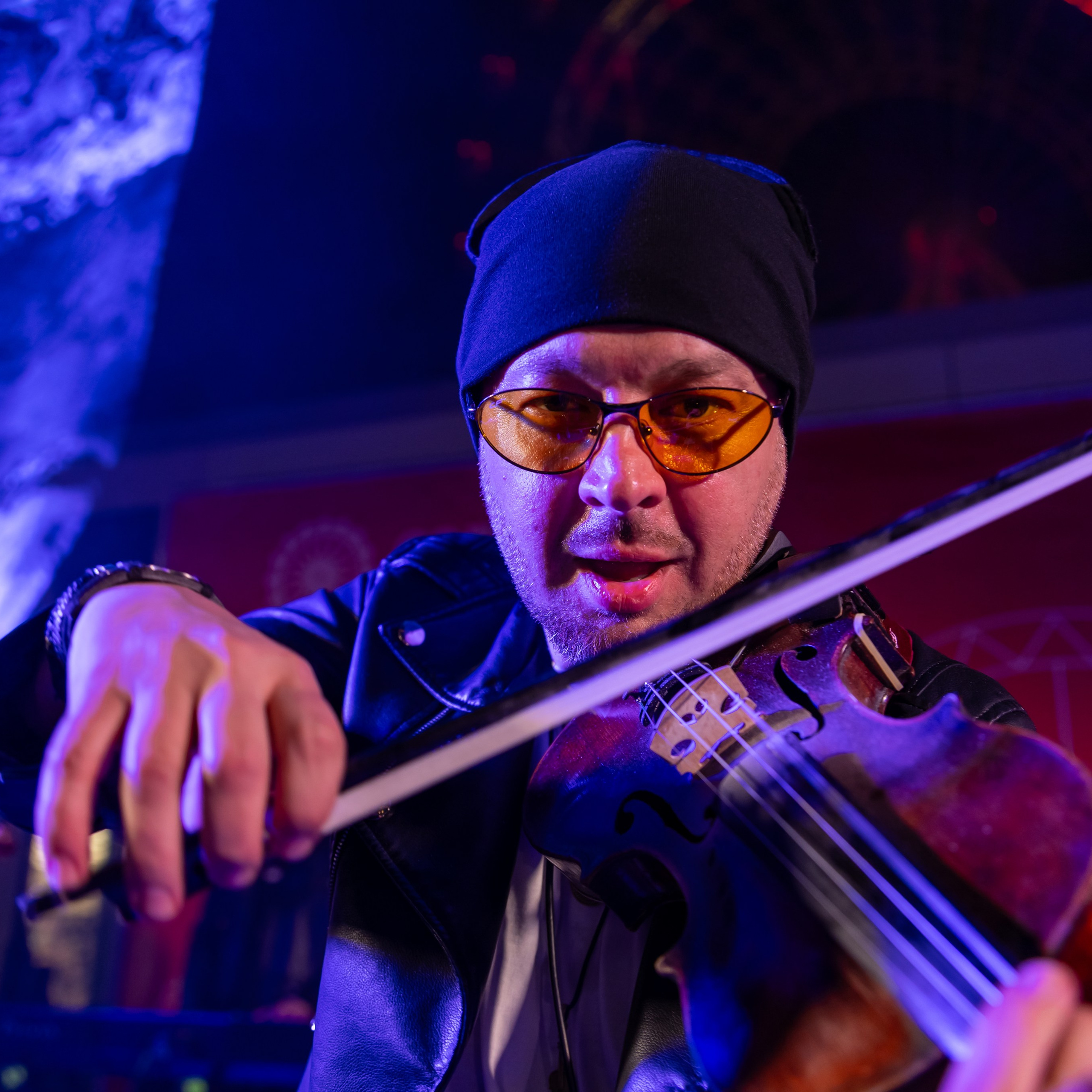 Выступление группы MullerBand Man и лазерное шоу на Солнце Москвы