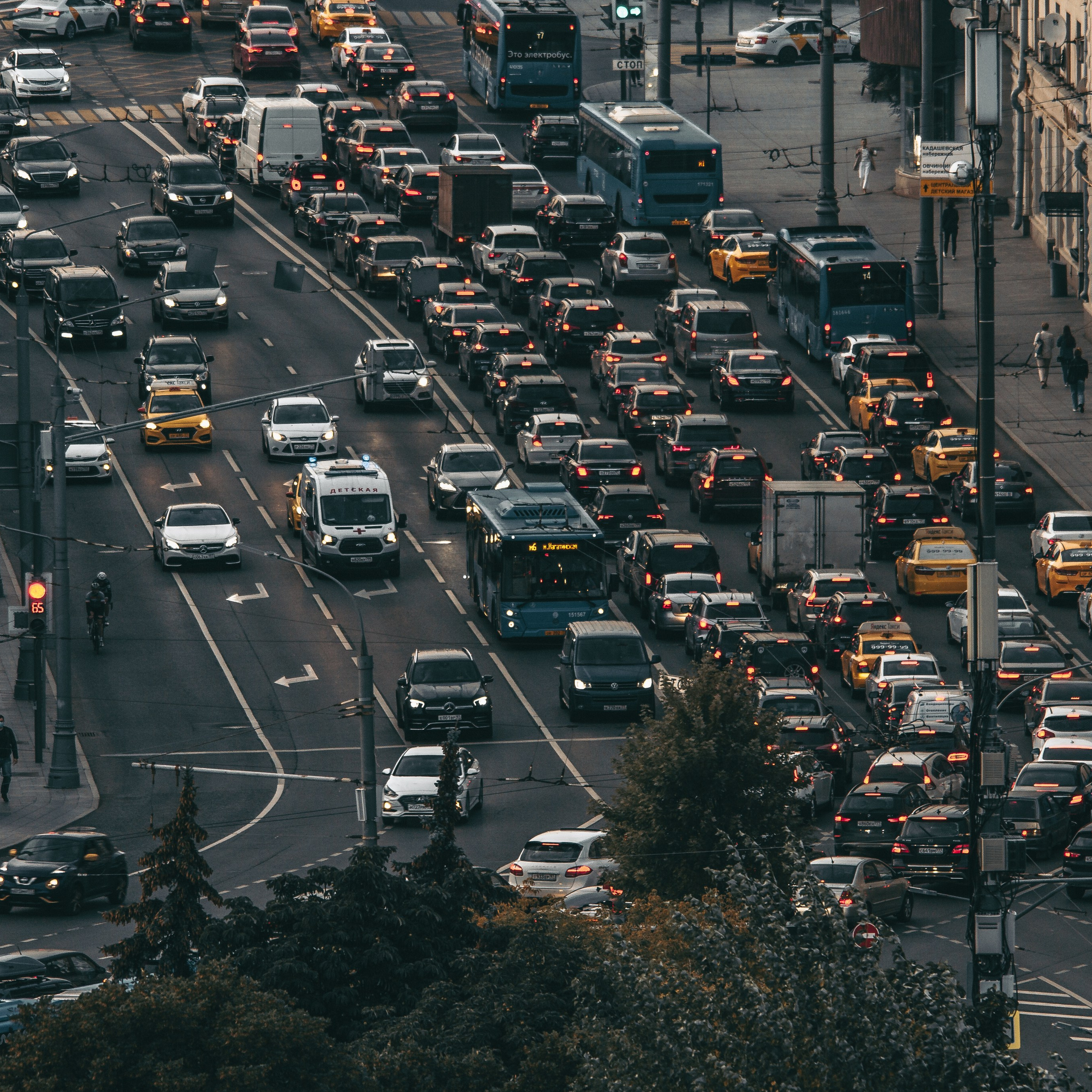 Пробки на дороге в Москве