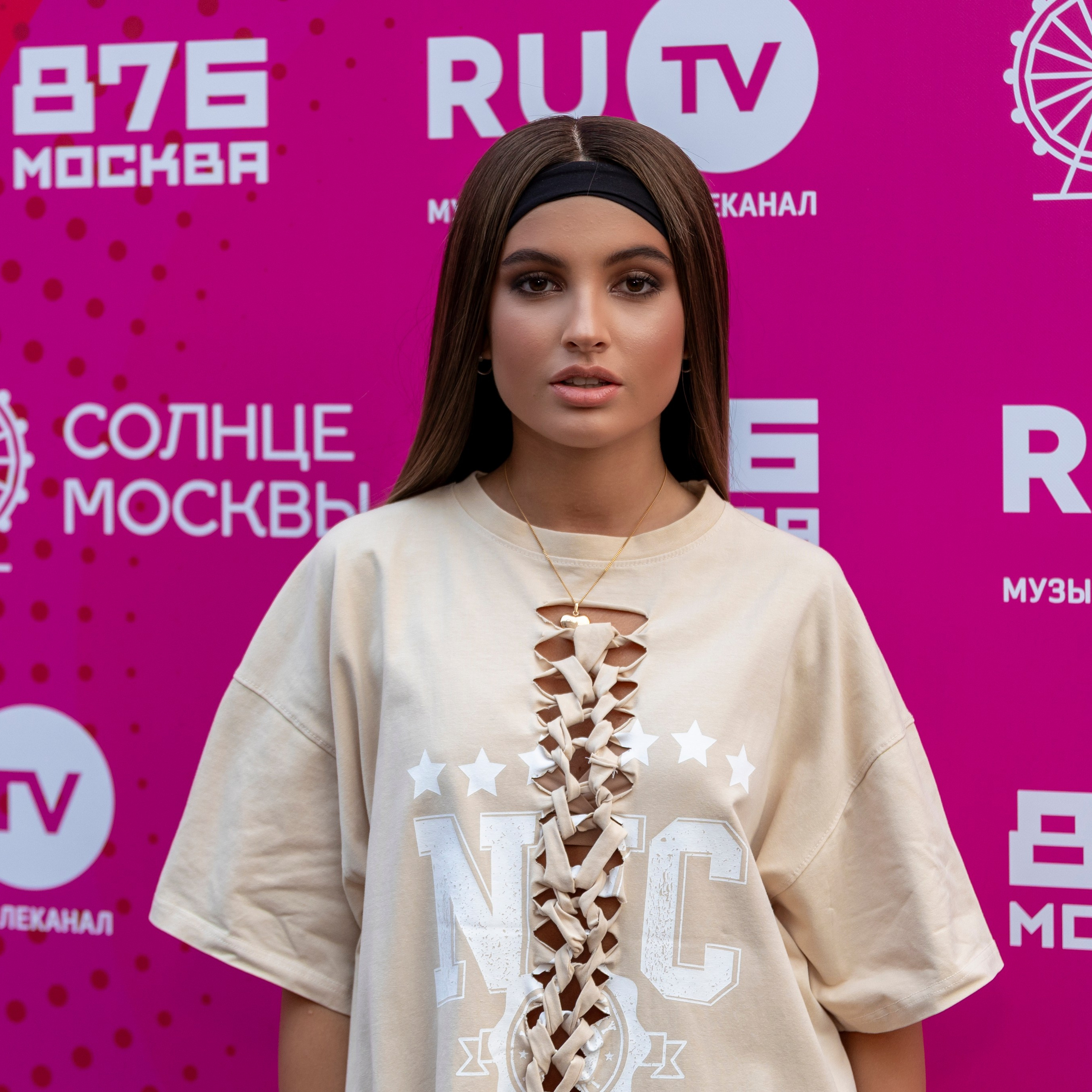 Певица Elsea на выступлении RU TV