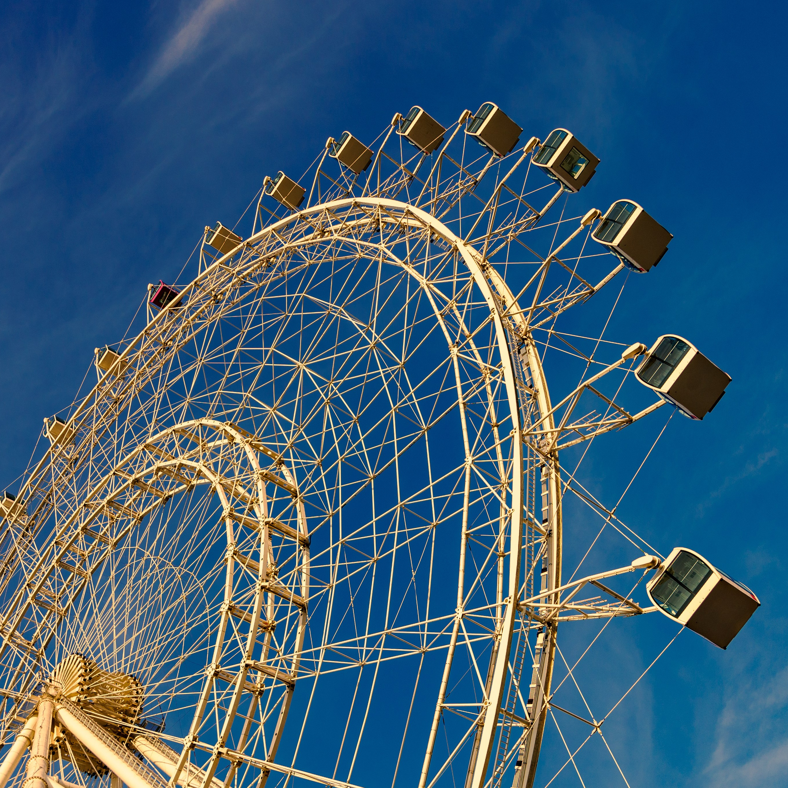 Колесо обозрения Солнце Москвы