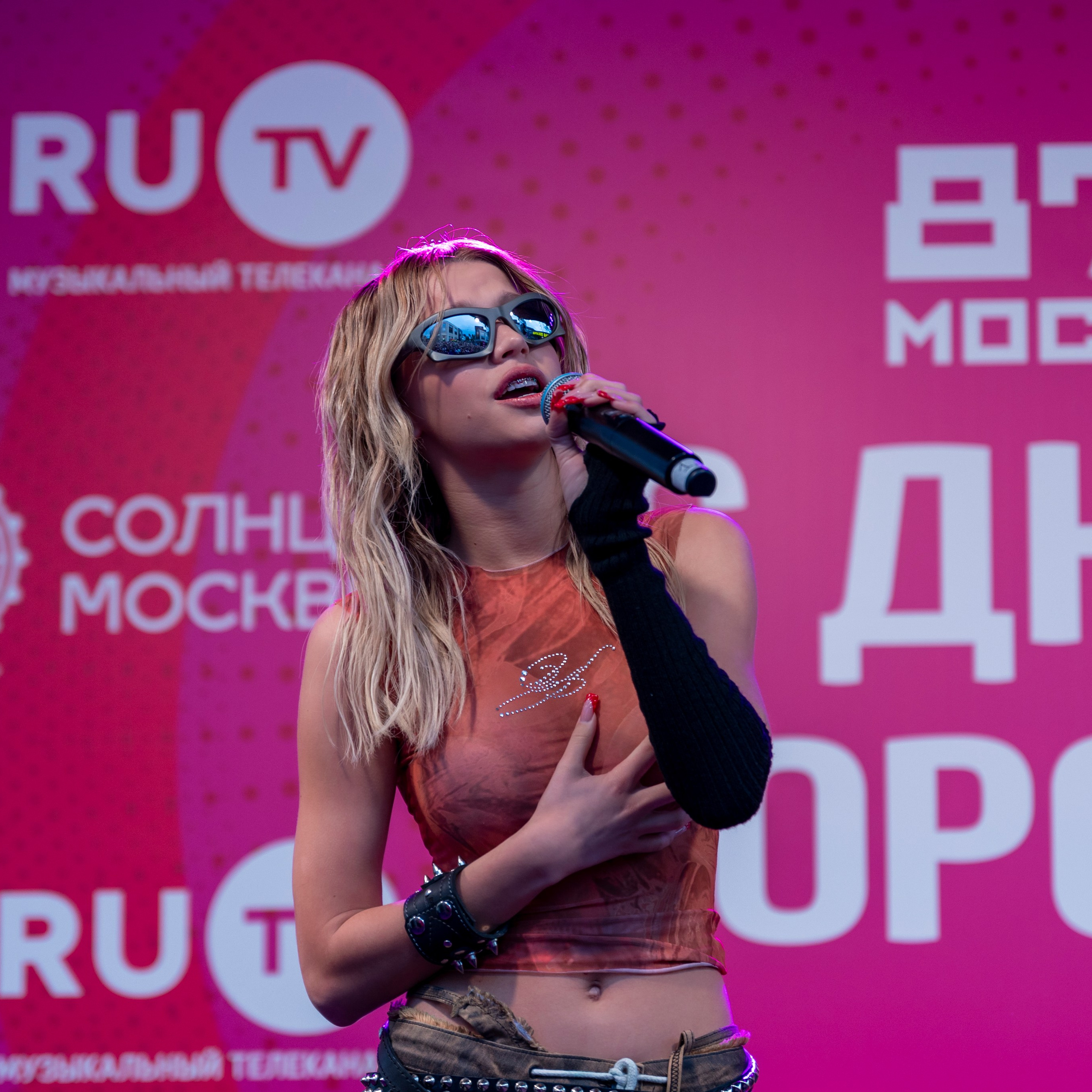 Юля Гаврилина на выступлении дня города Москвы