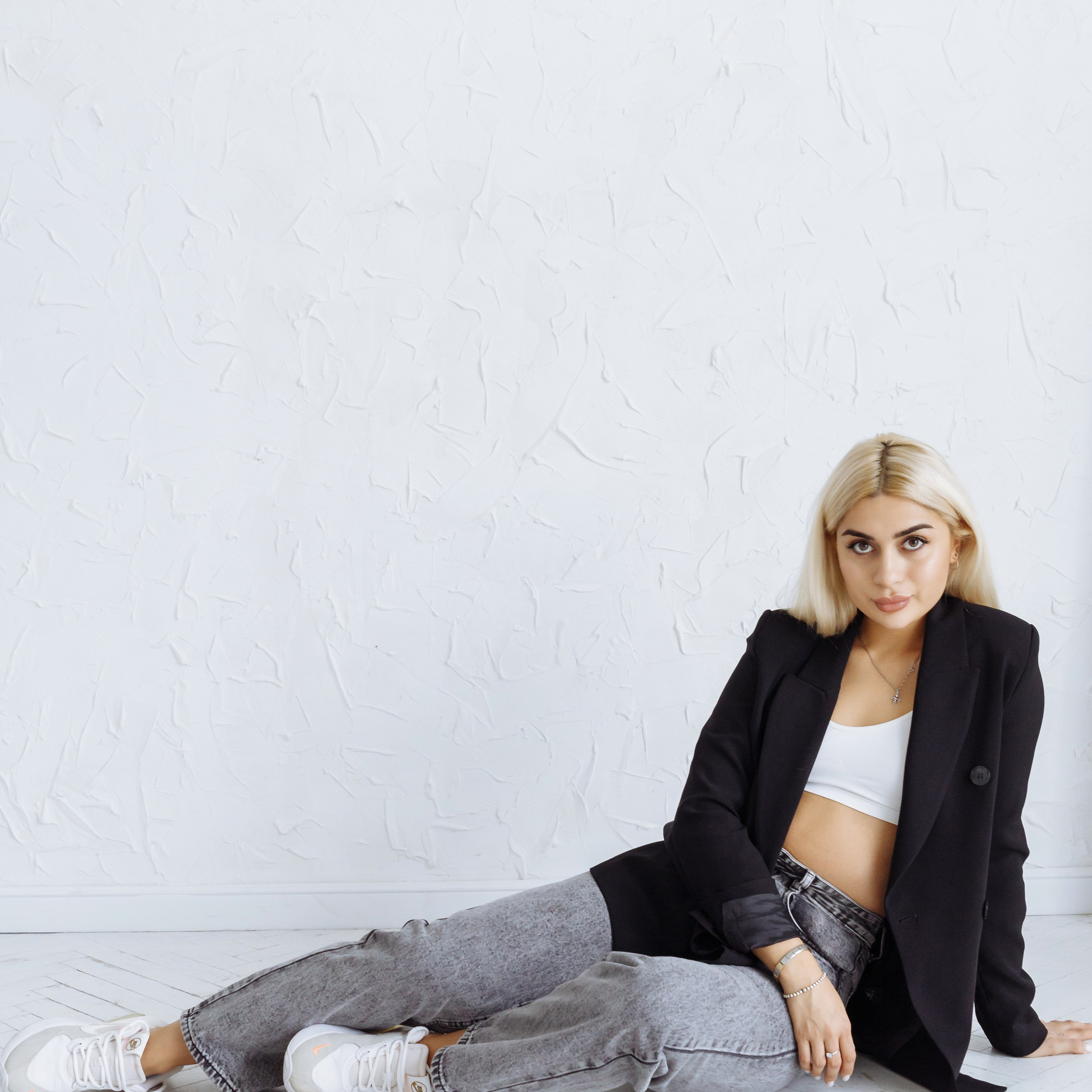 Сабина в студии