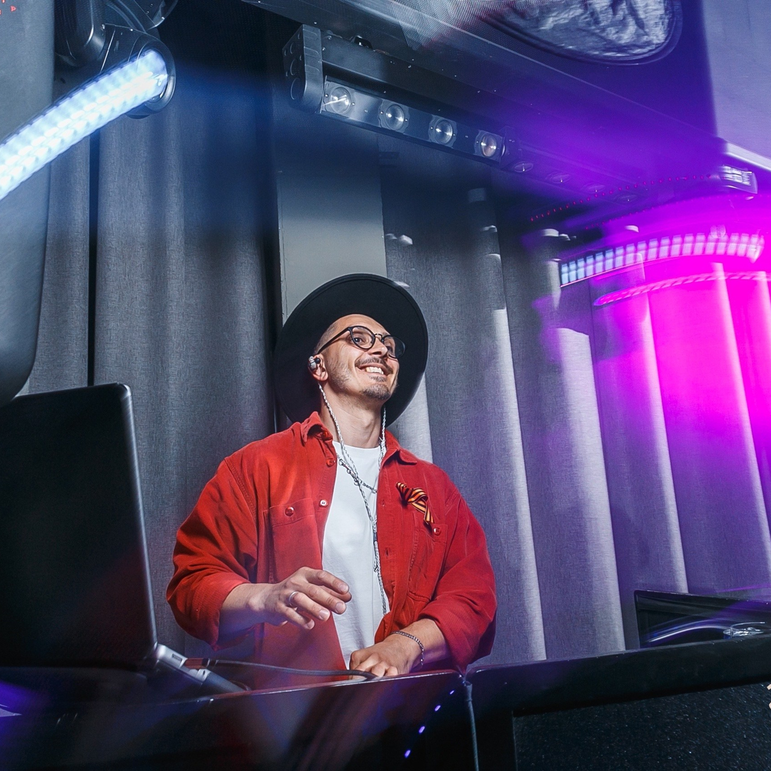 Мегаполис брасс бенд и диджей Роман Косарев в Даче Шефа