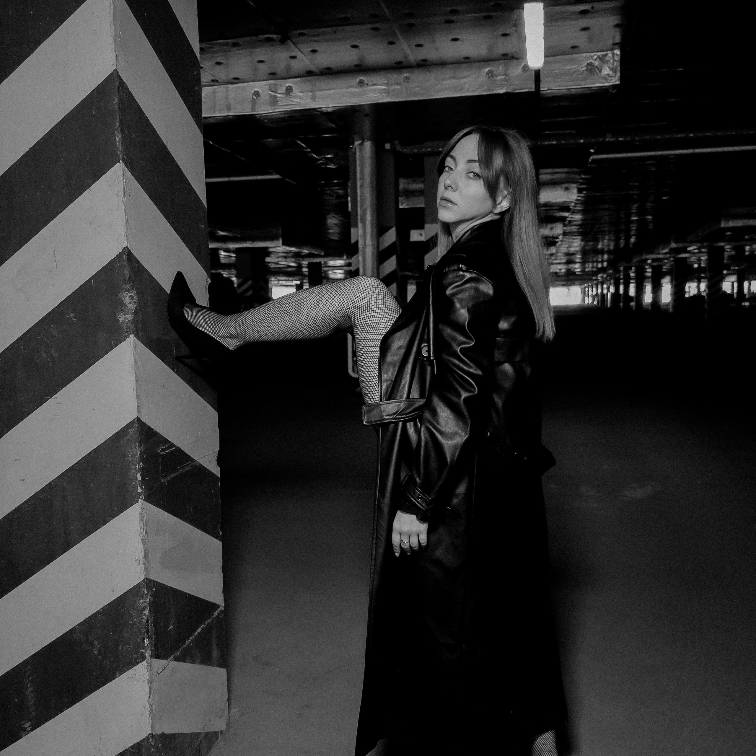 Вика | девушка на фоне бетонных джунглей