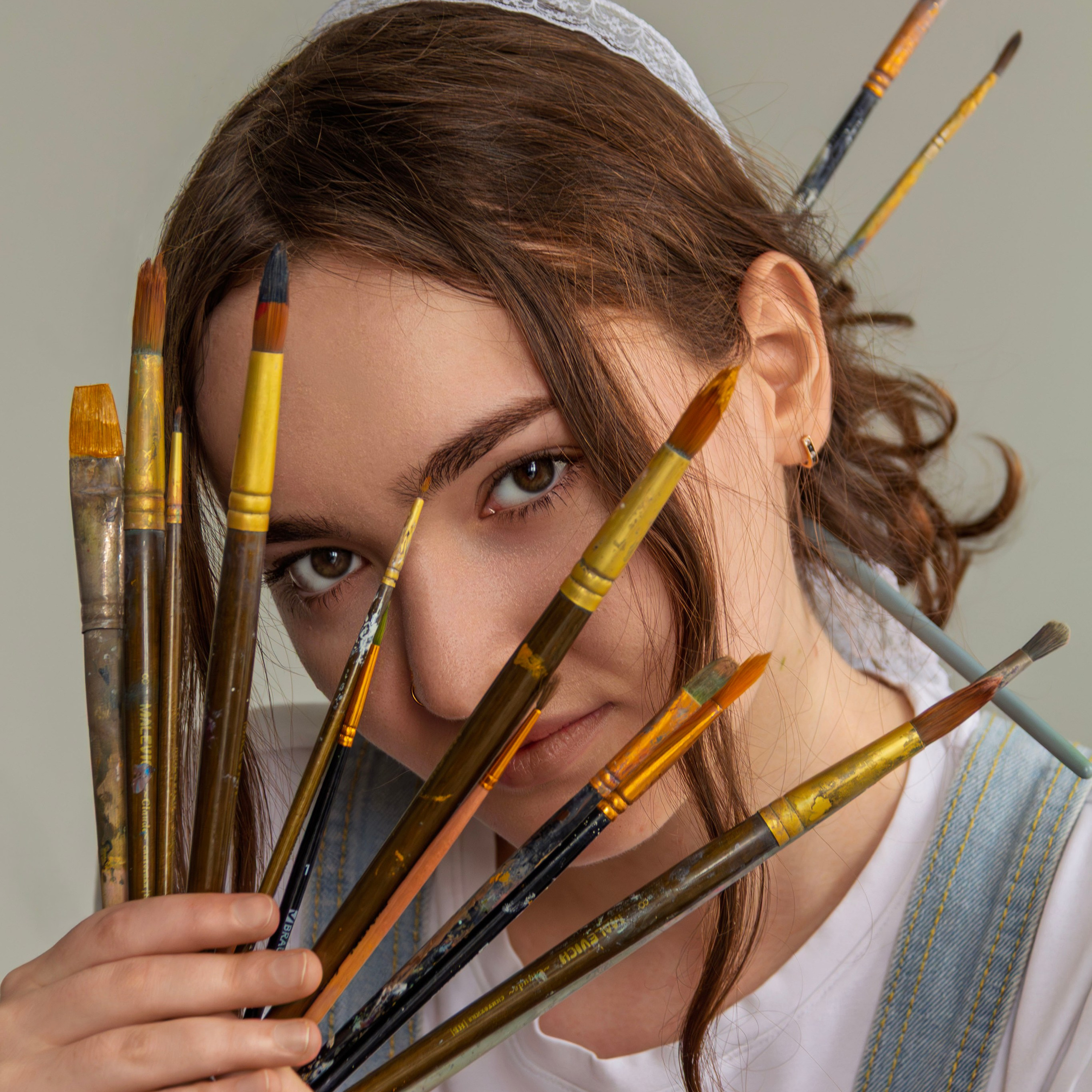 Женский портрет с&nbsp;красками