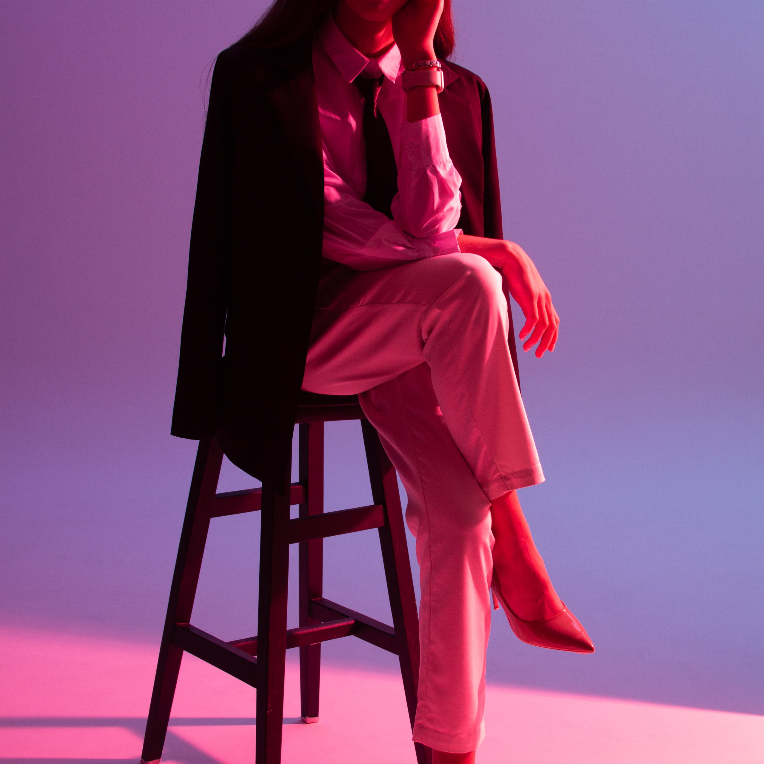 Женский портрет со&nbsp;светом