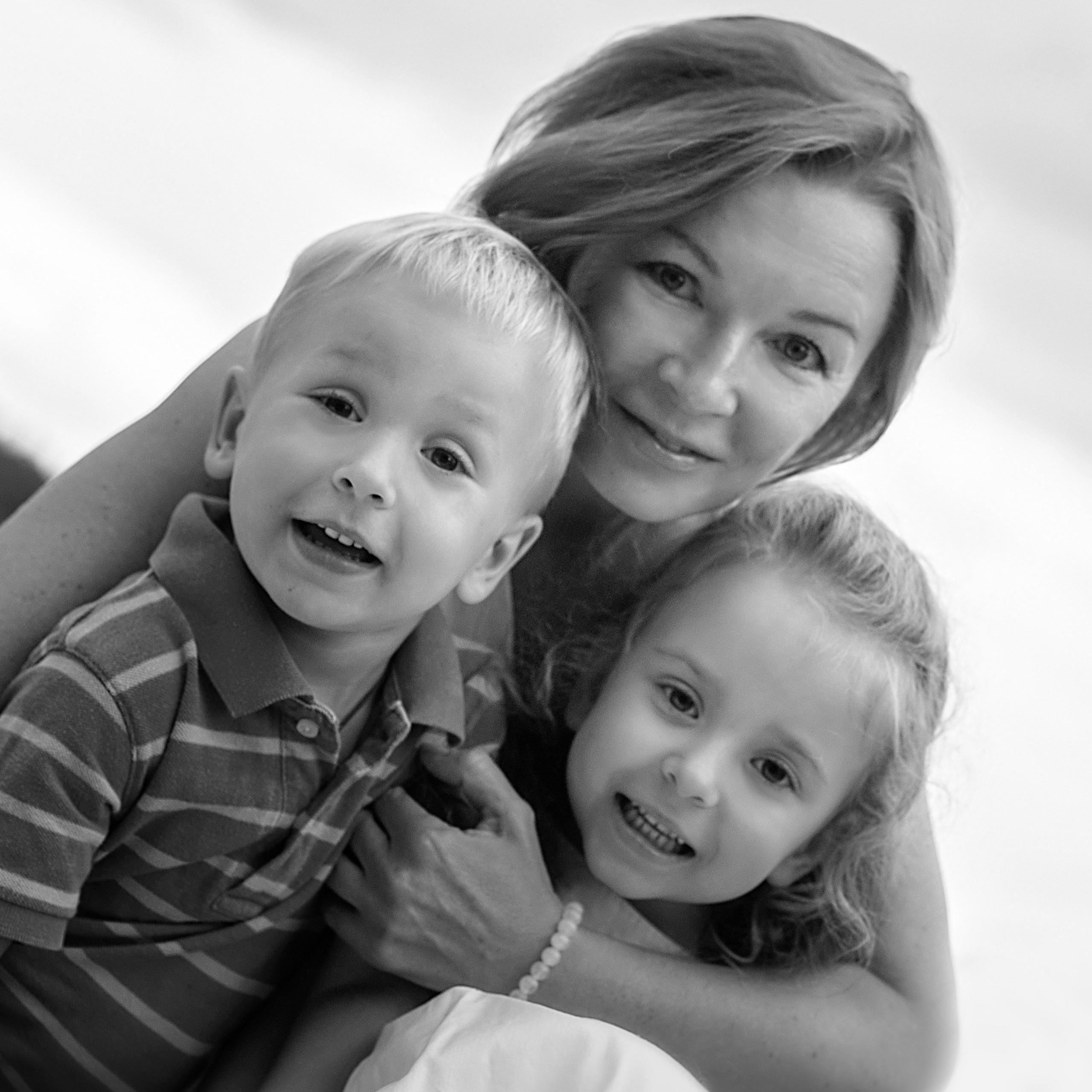 Юлия с дочкой и сыном