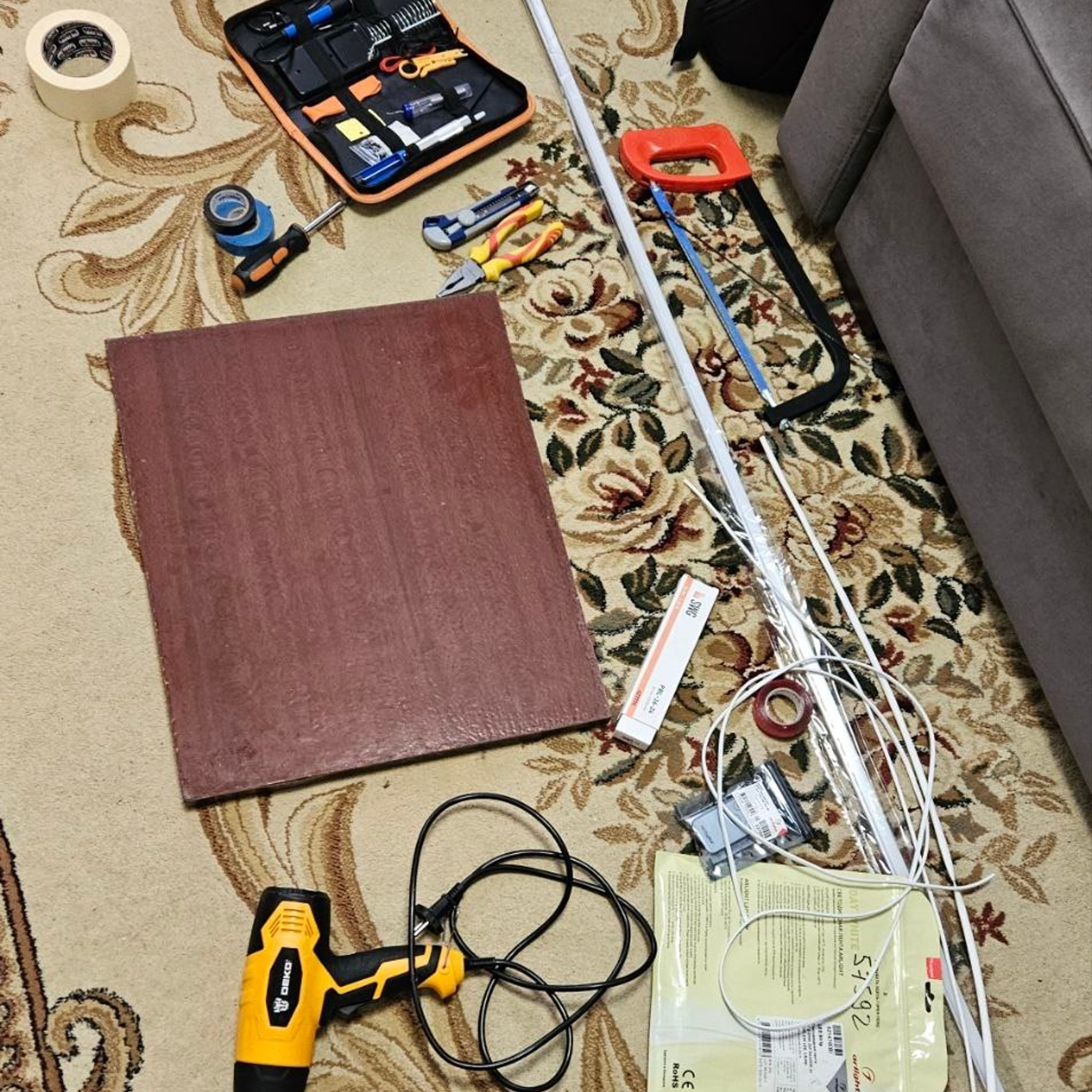 Сборка светодиодной ленты для подсветки рабочего стола в квартире Томск