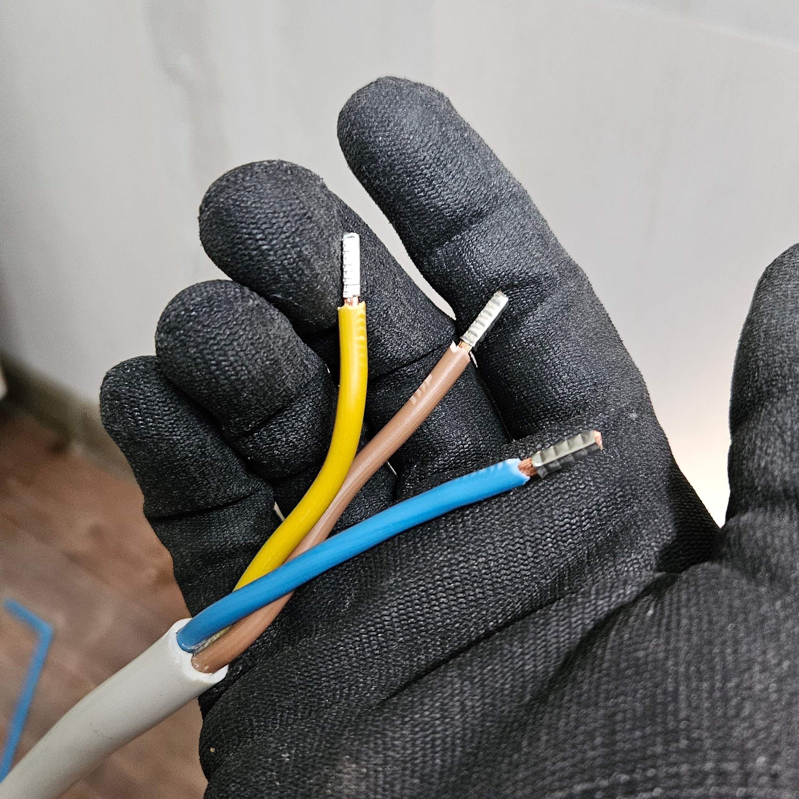 Опрессовка НШВИ проводов варочной панели перед подключением в Томске