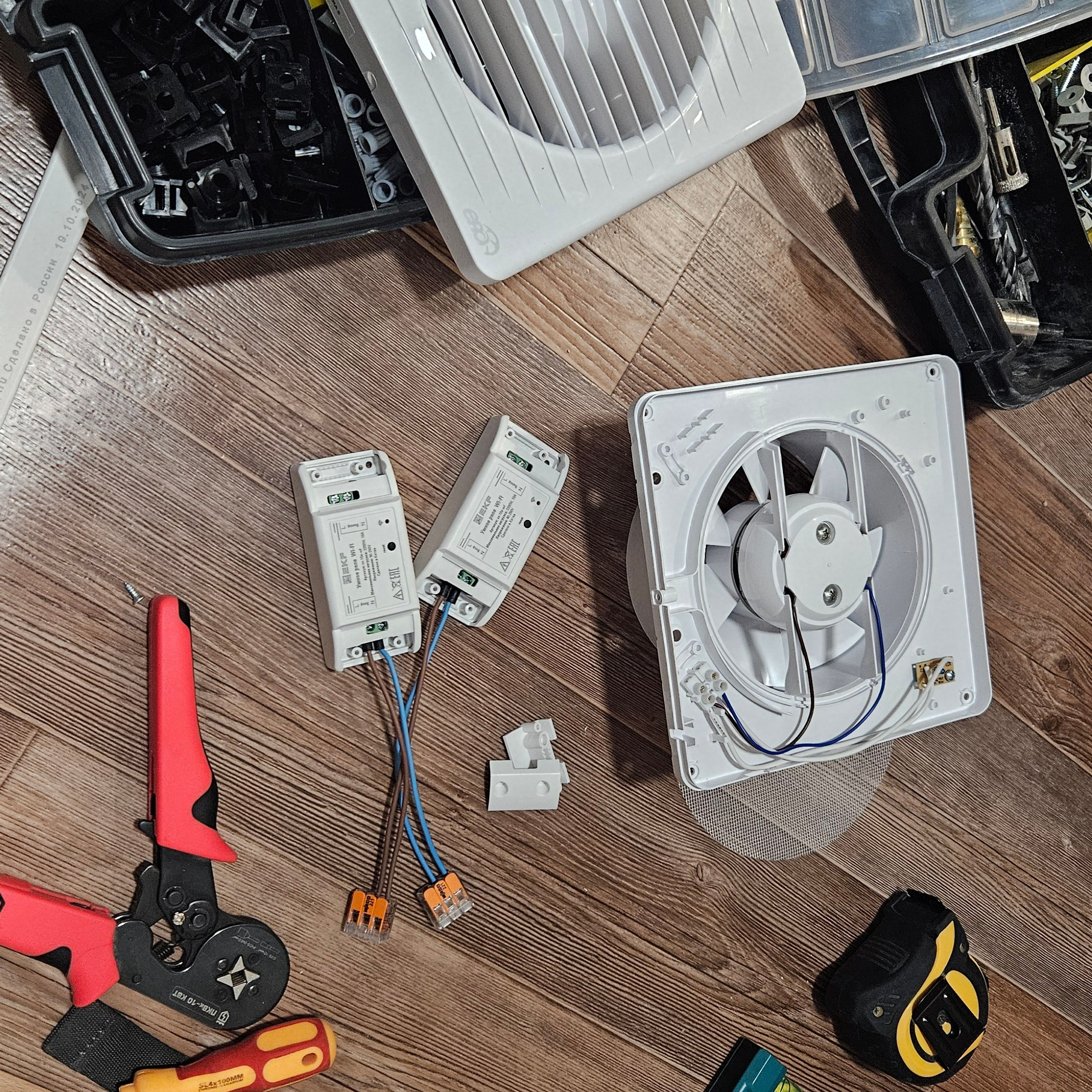 Подготовка к установке вытяжного вентилятора в ванной комнате Томск