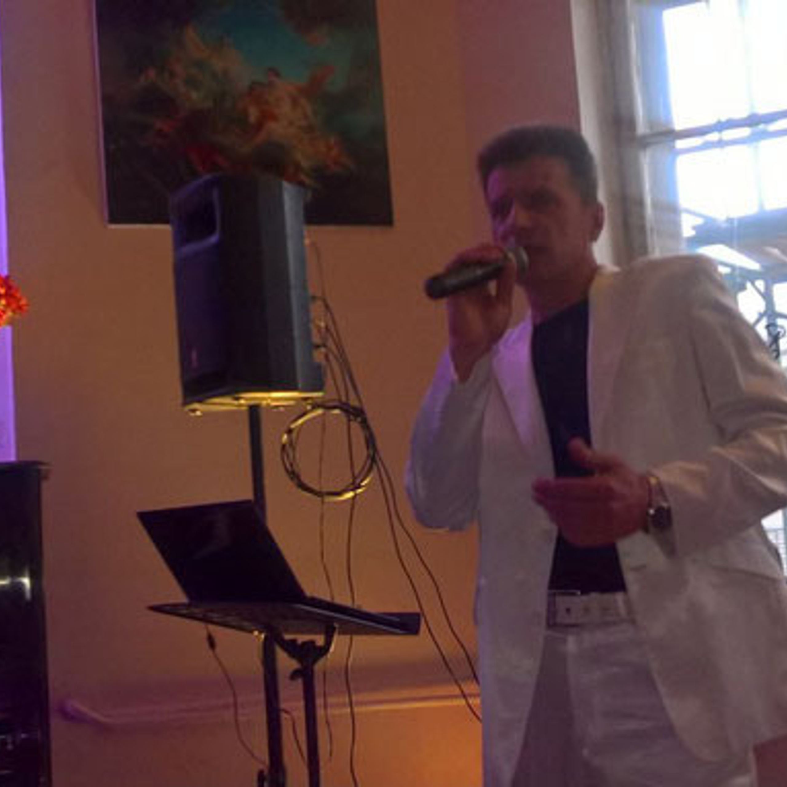 Денис Стрельцов — автор-исполнитель