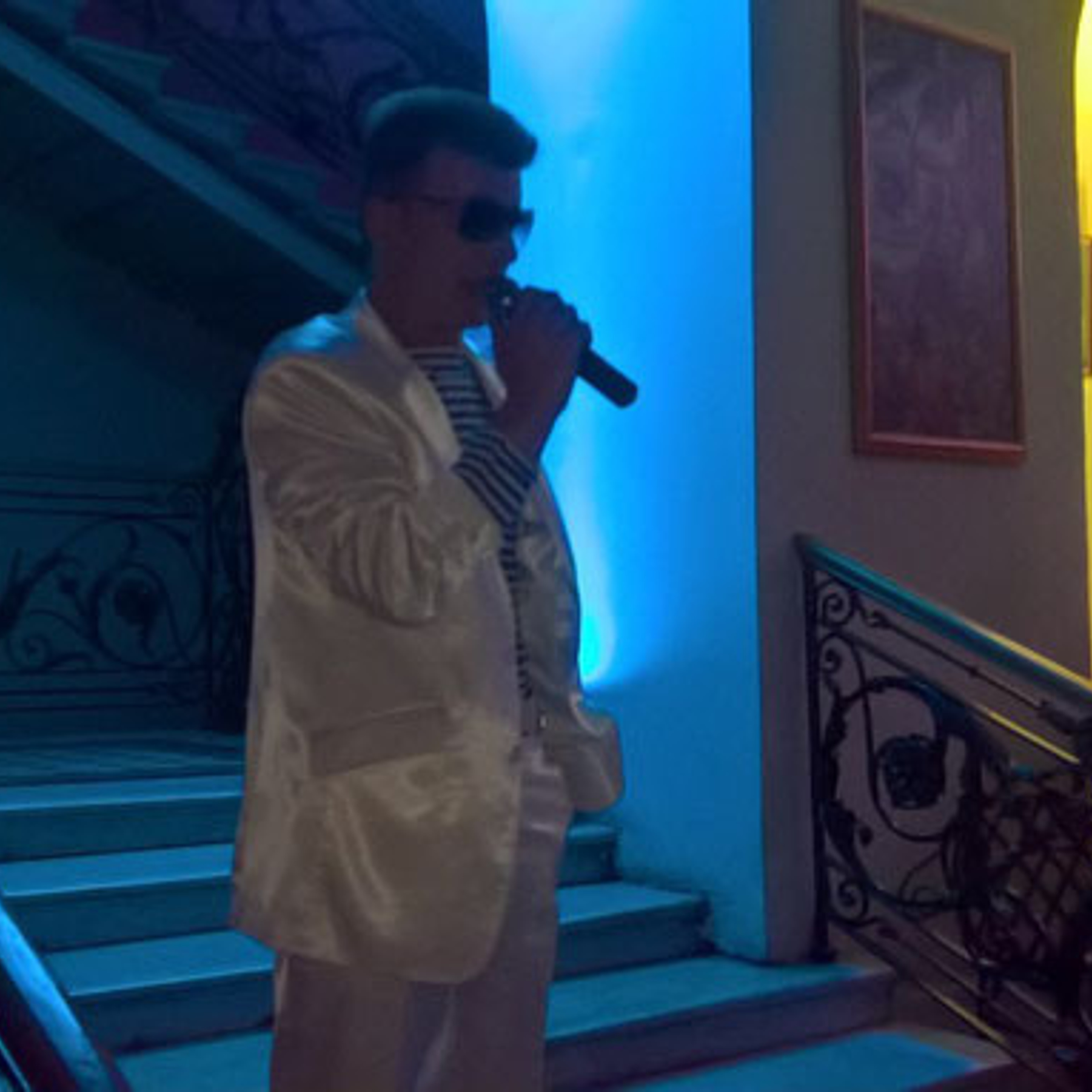 Денис Стрельцов — автор-исполнитель