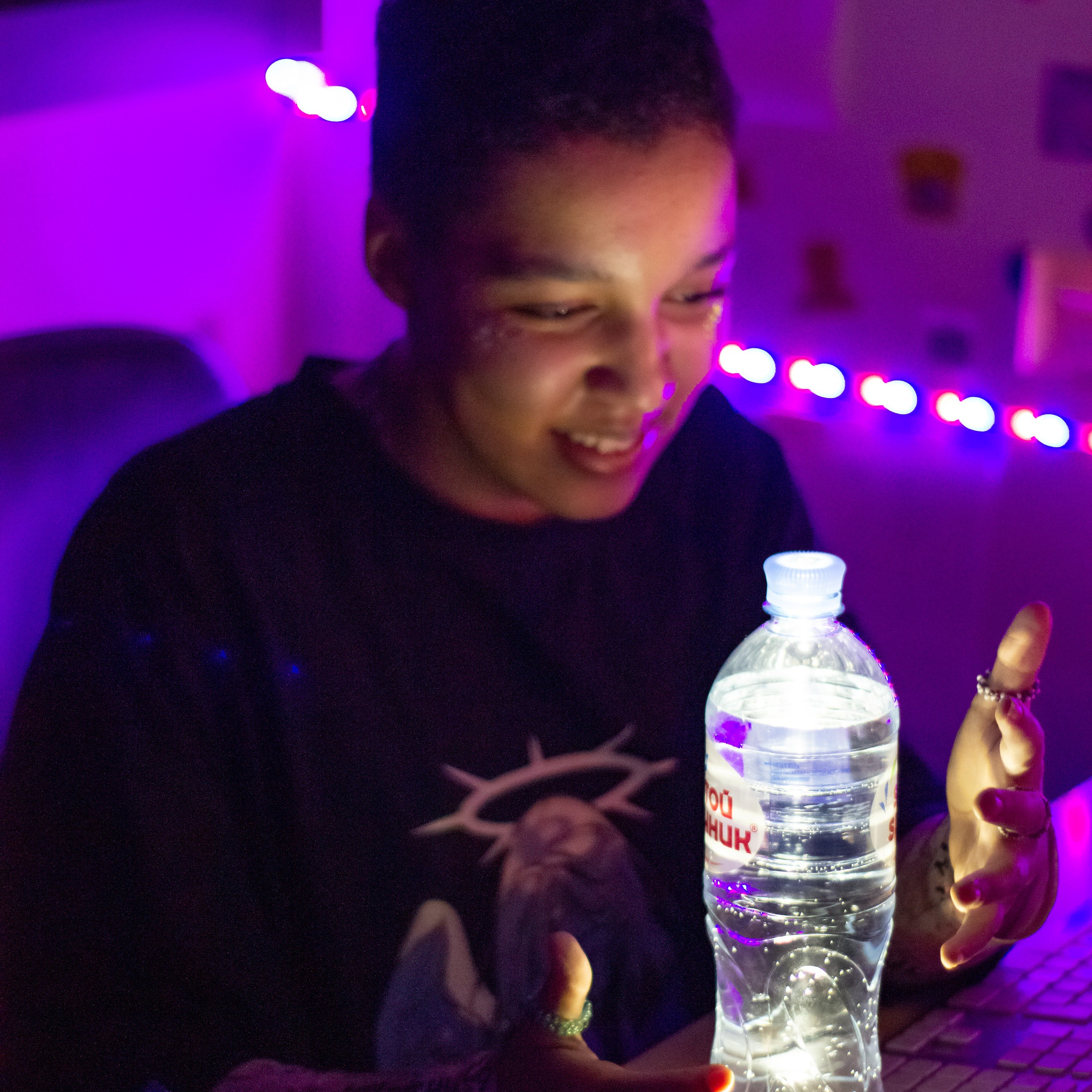 Эстер в неоне