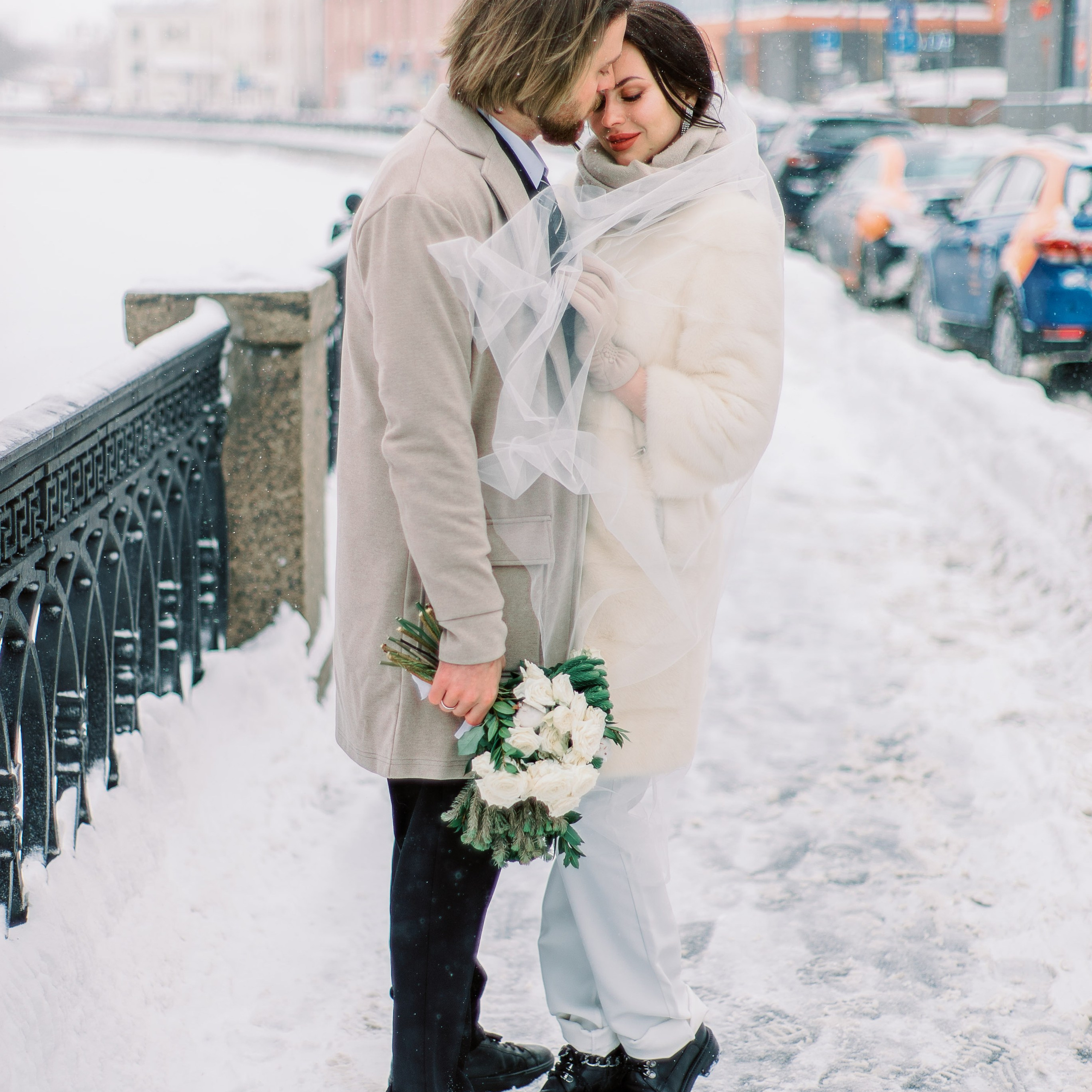 Свадебная зимняя фотосессия, со сборами в студии