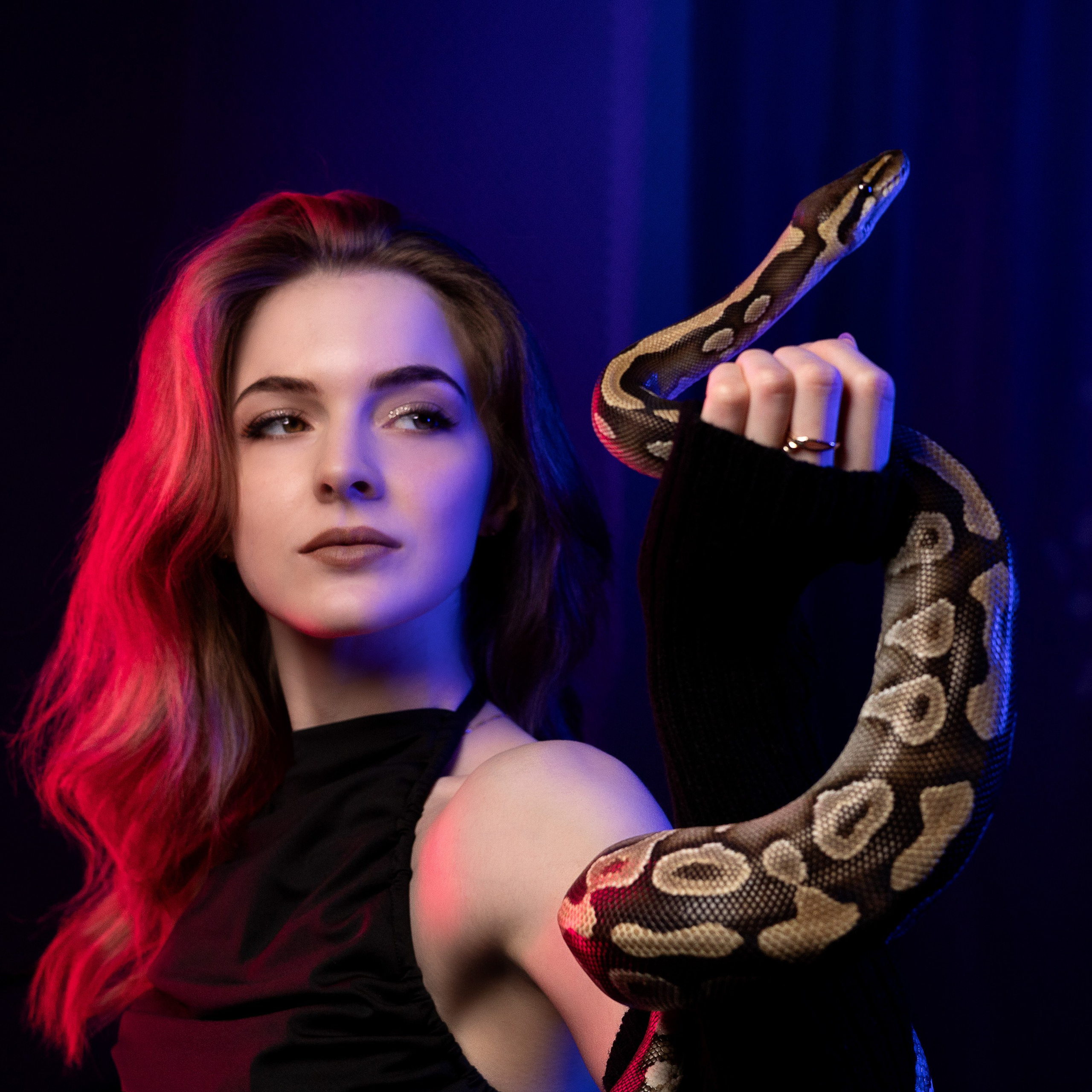 Анастасия. Фотосессия со&nbsp;змеей.