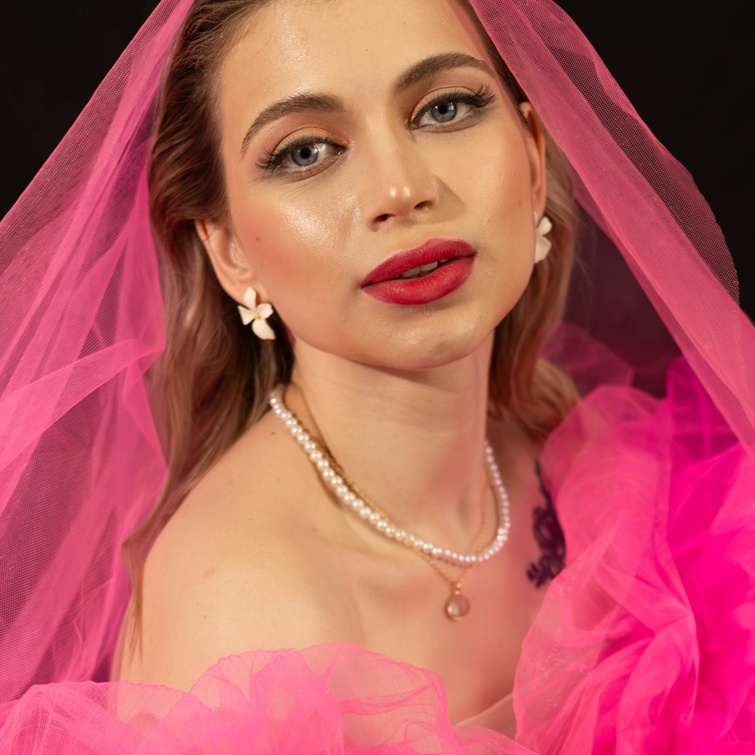 Екатерина. Fuchsia on black